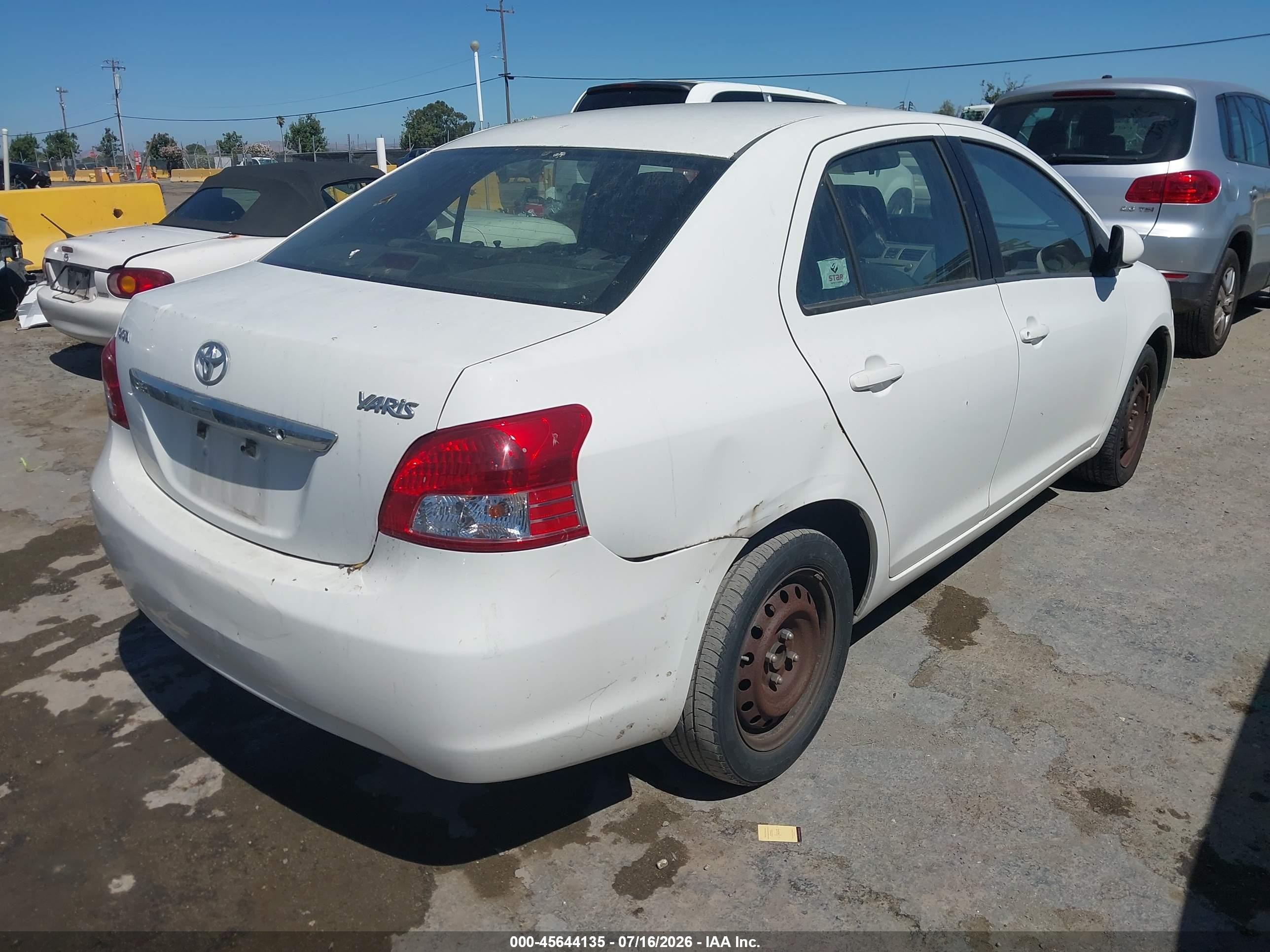 2010 Toyota Yaris   White vin: JTDBT4K32A1383434