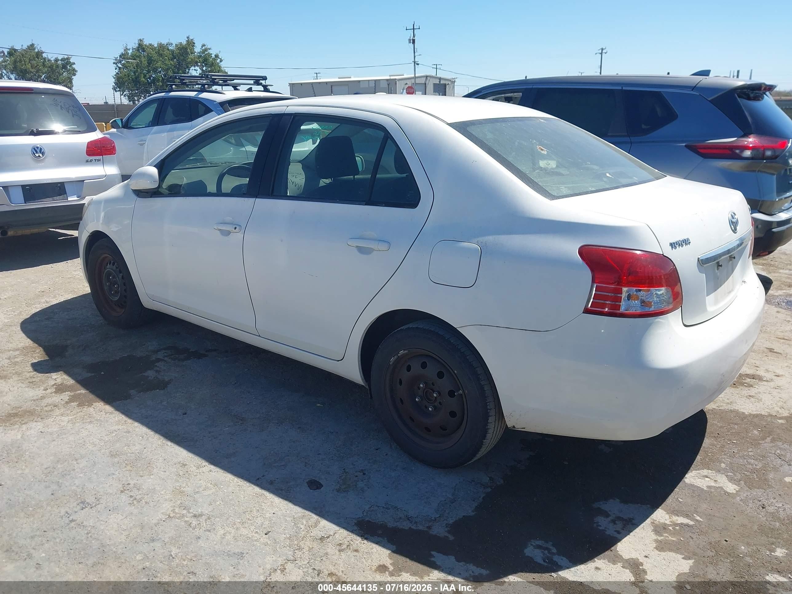 2010 Toyota Yaris   White vin: JTDBT4K32A1383434