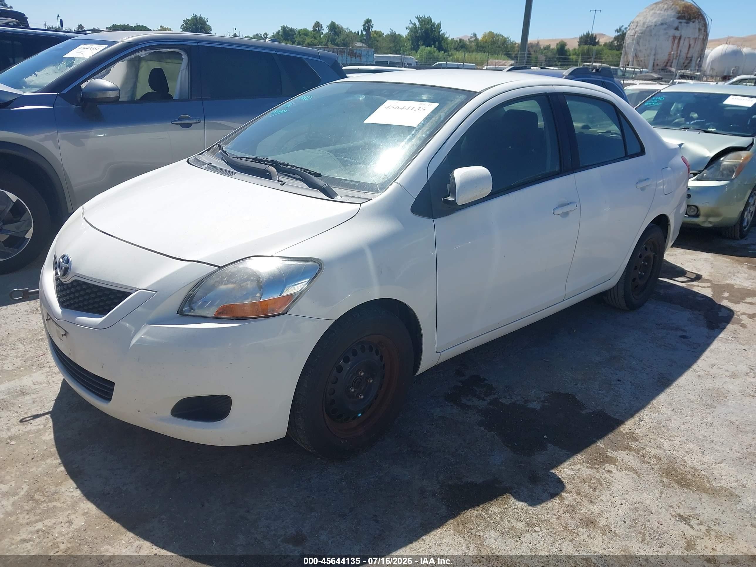 2010 Toyota Yaris   White vin: JTDBT4K32A1383434