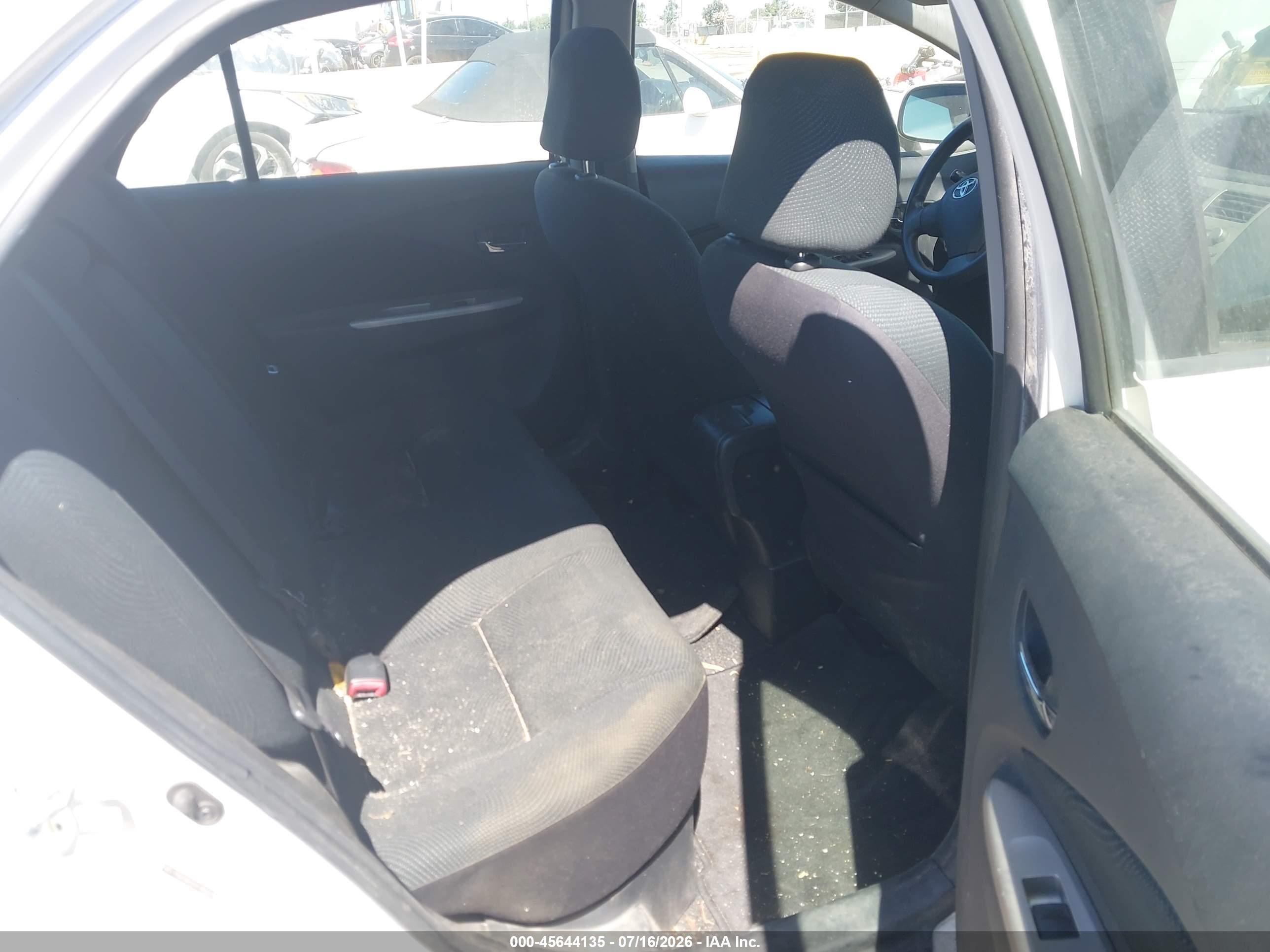 2010 Toyota Yaris   White vin: JTDBT4K32A1383434