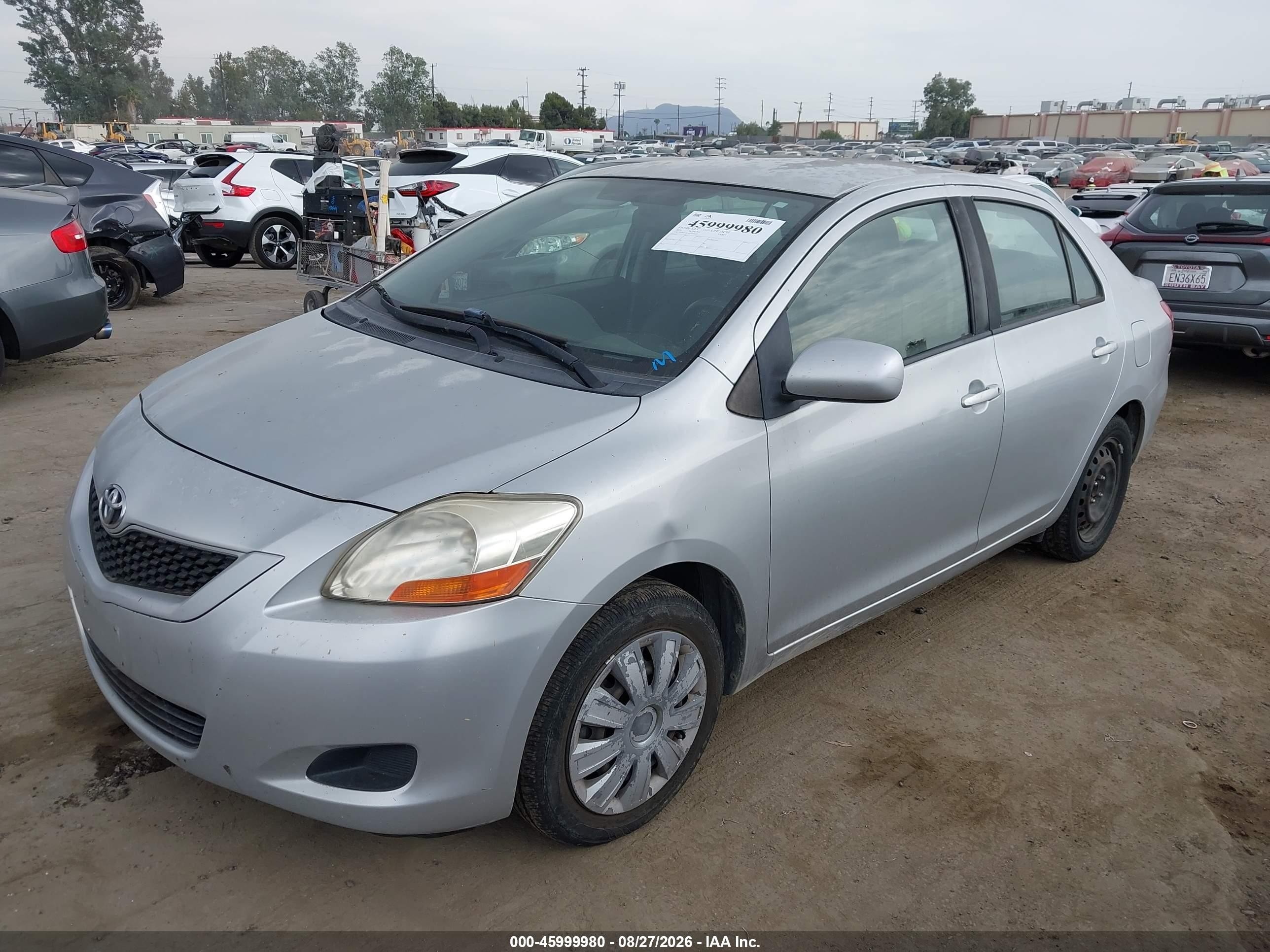 2010 Toyota Yaris   Серебряный vin: JTDBT4K32A4068597