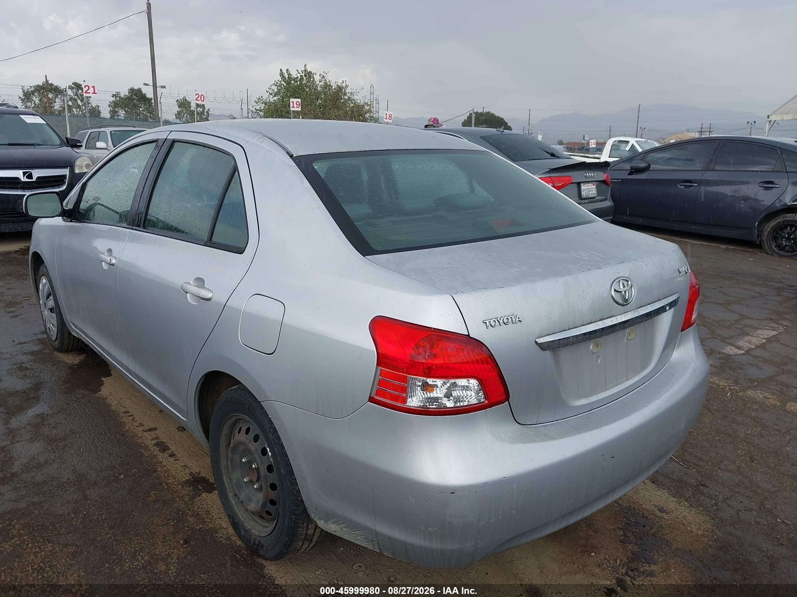 2010 Toyota Yaris   Серебряный vin: JTDBT4K32A4068597