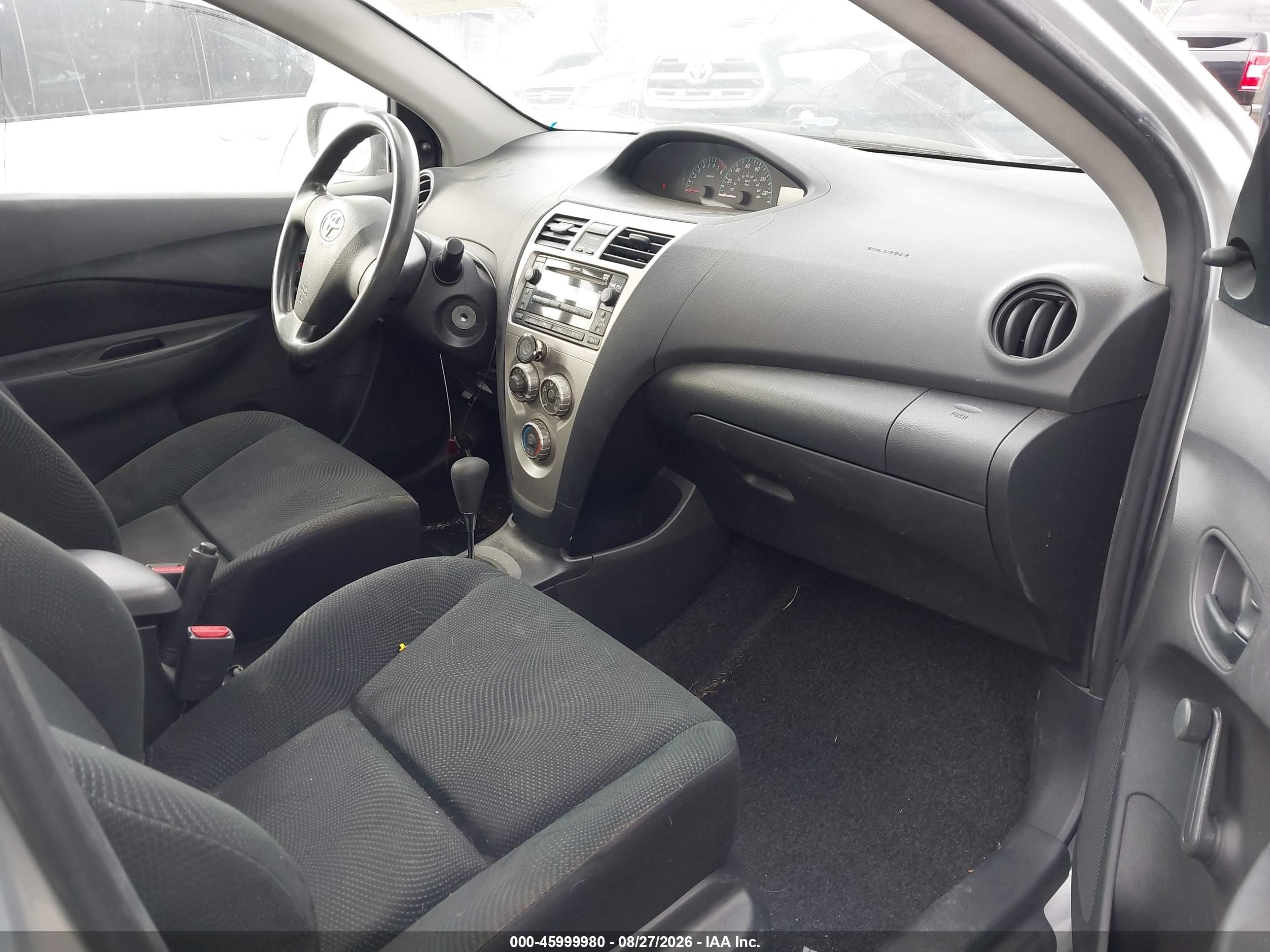 2010 Toyota Yaris   Серебряный vin: JTDBT4K32A4068597