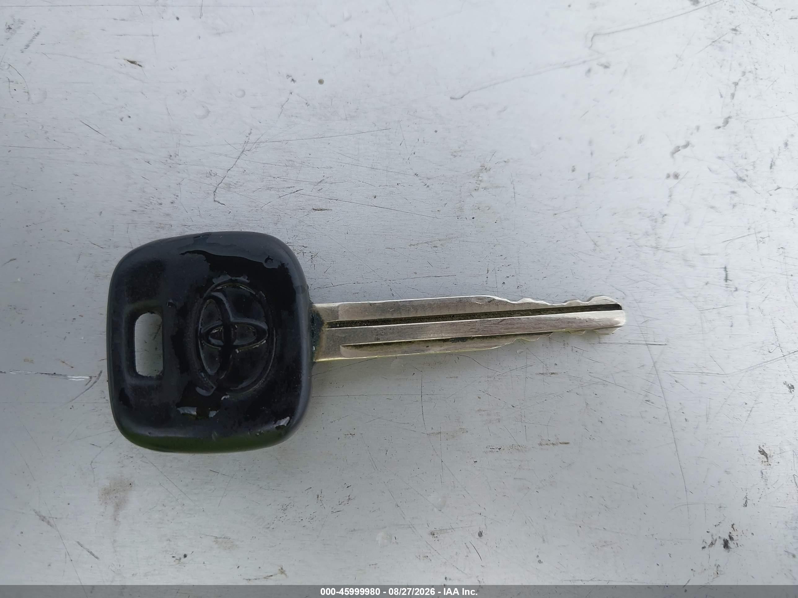 2010 Toyota Yaris   Серебряный vin: JTDBT4K32A4068597