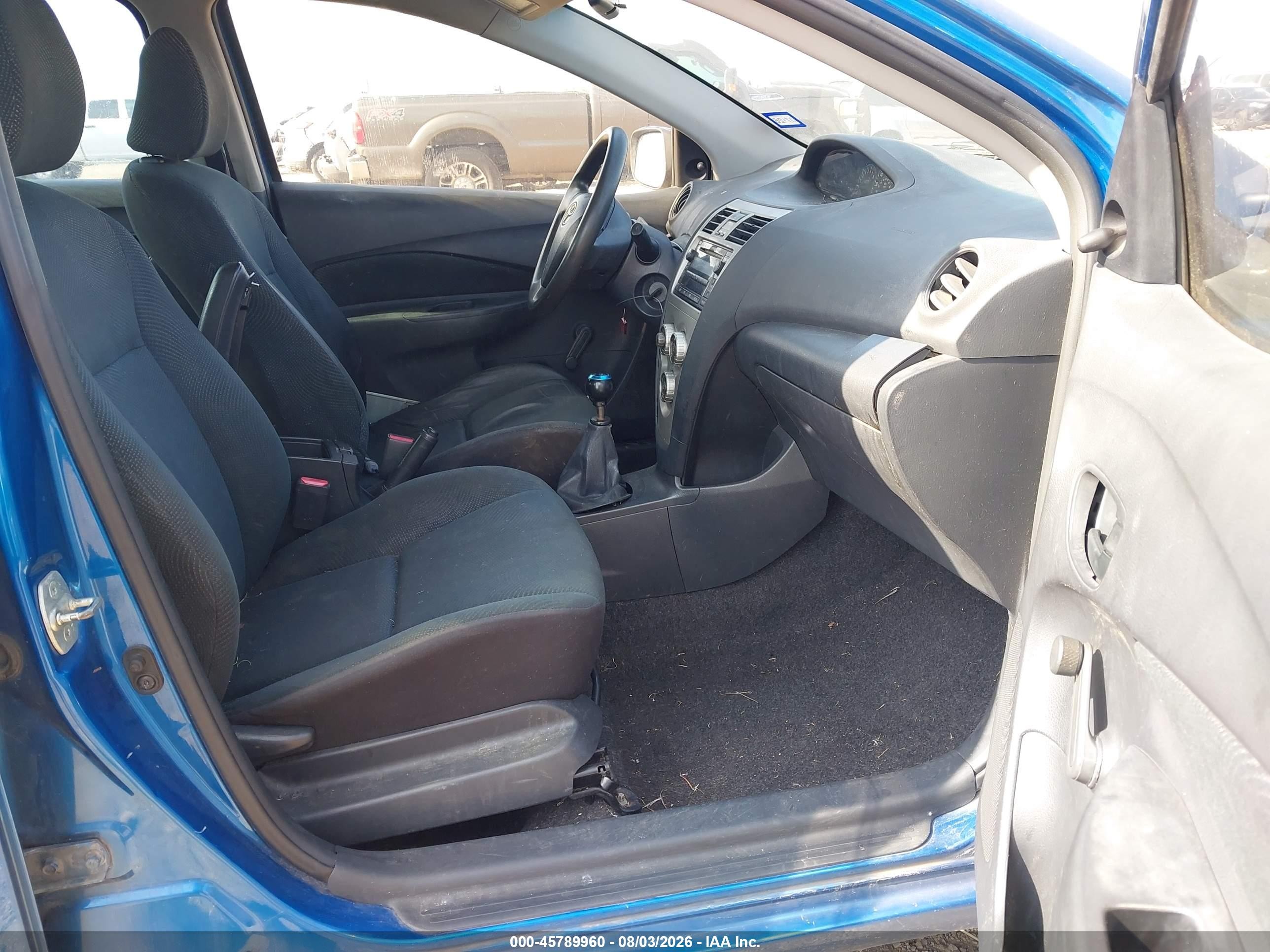 2010 Toyota Yaris   Синий vin: JTDBT4K32A4070494