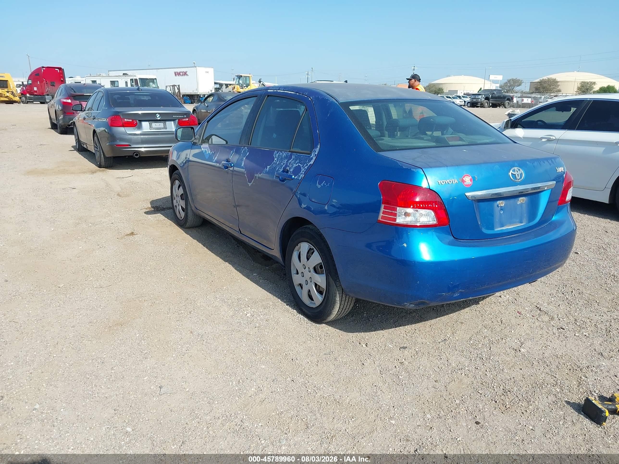 2010 Toyota Yaris   Синий vin: JTDBT4K32A4070494