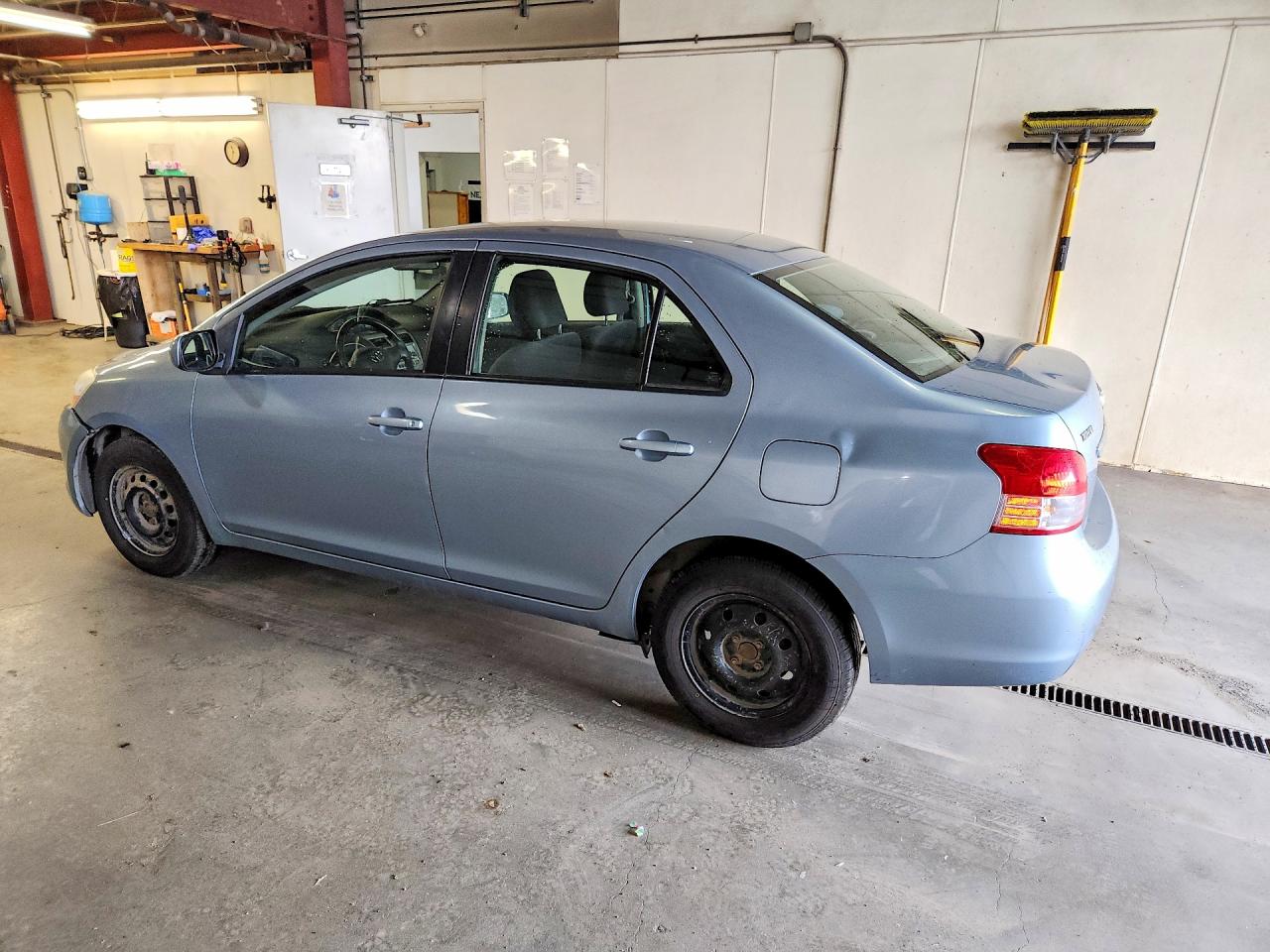 2010 Toyota Yaris Base Blue vin: JTDBT4K32A4073038