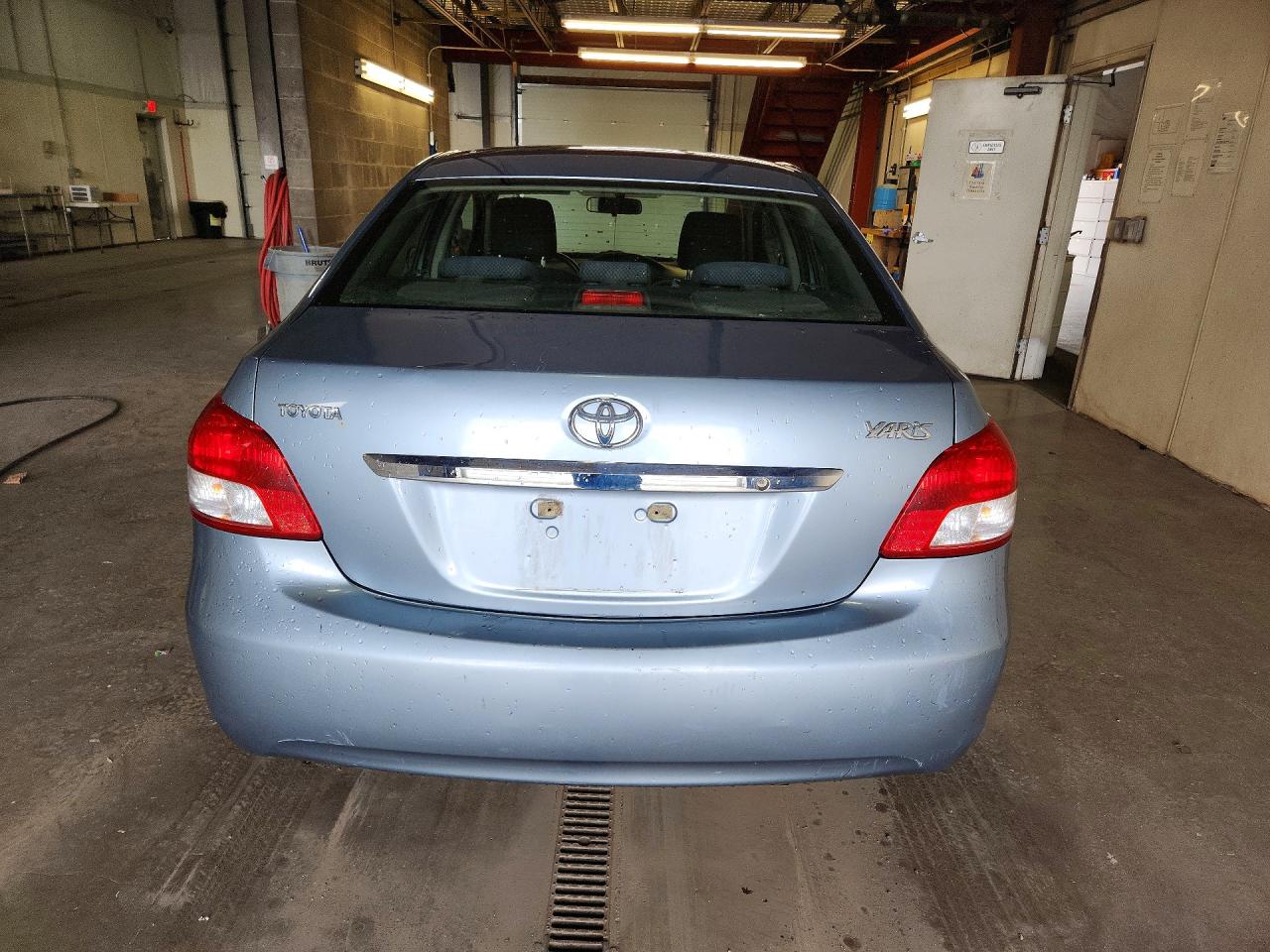 2010 Toyota Yaris Base Blue vin: JTDBT4K32A4073038