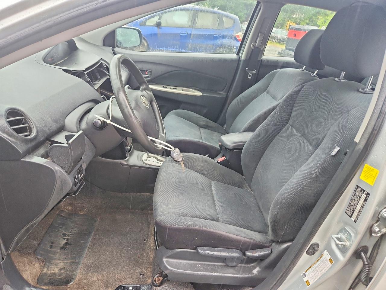 2011 Toyota Yaris Base Silver vin: JTDBT4K32B1399408