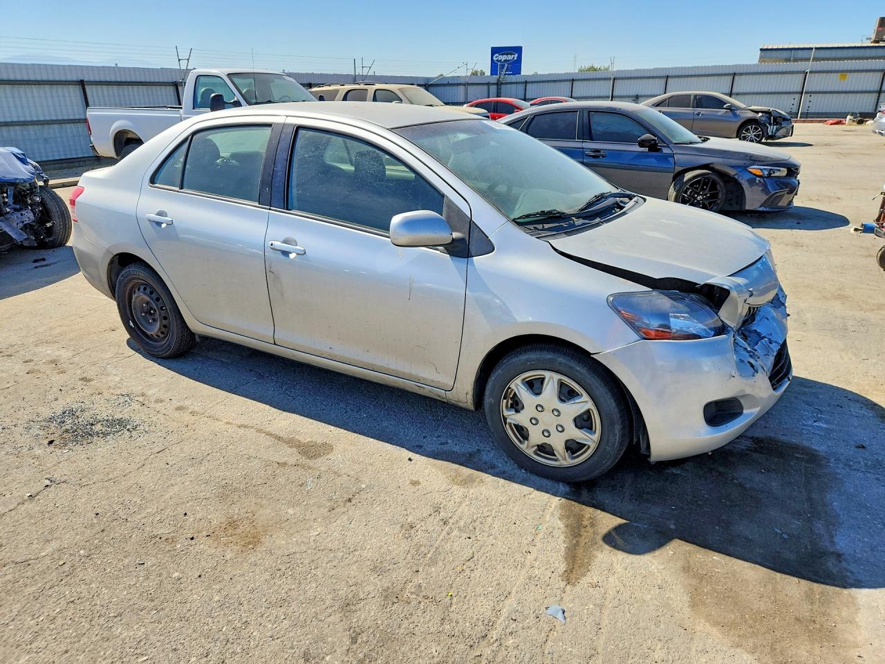 2012 Toyota Yaris Fleet Серебряный vin: JTDBT4K32C1417245