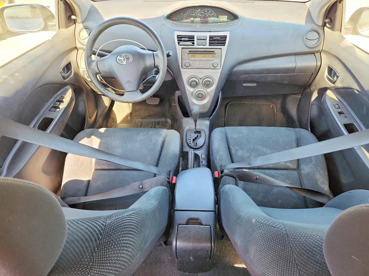 2012 Toyota Yaris Fleet Серебряный vin: JTDBT4K32C1417245