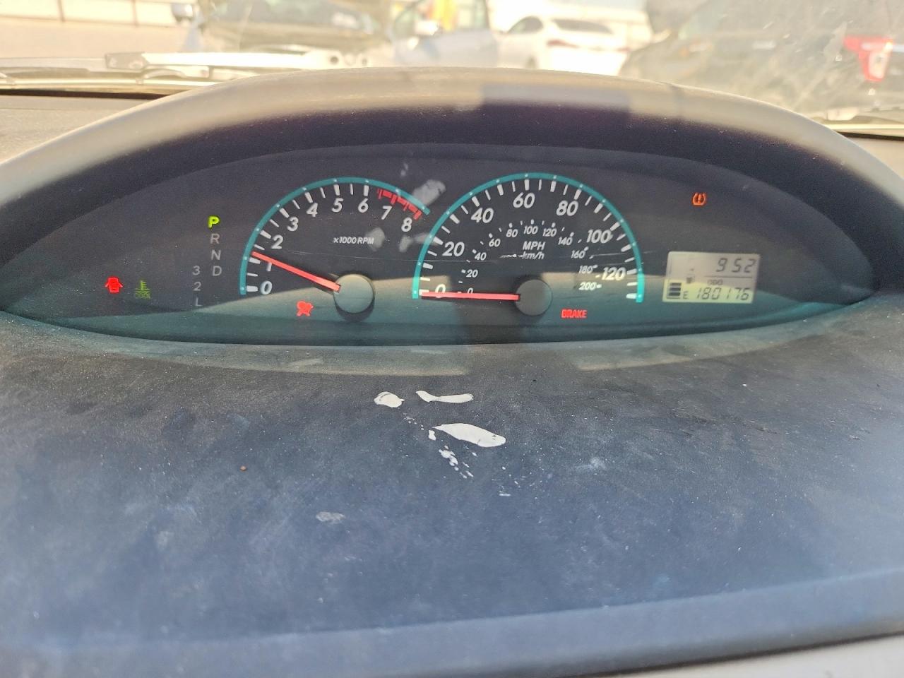 2012 Toyota Yaris Fleet Серебряный vin: JTDBT4K32C1417245