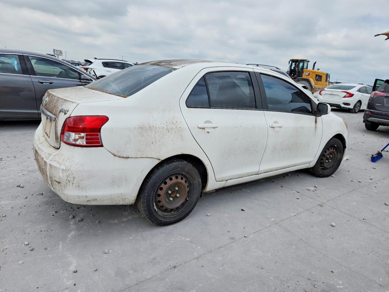 2012 Toyota Yaris Fleet White vin: JTDBT4K32C1420534