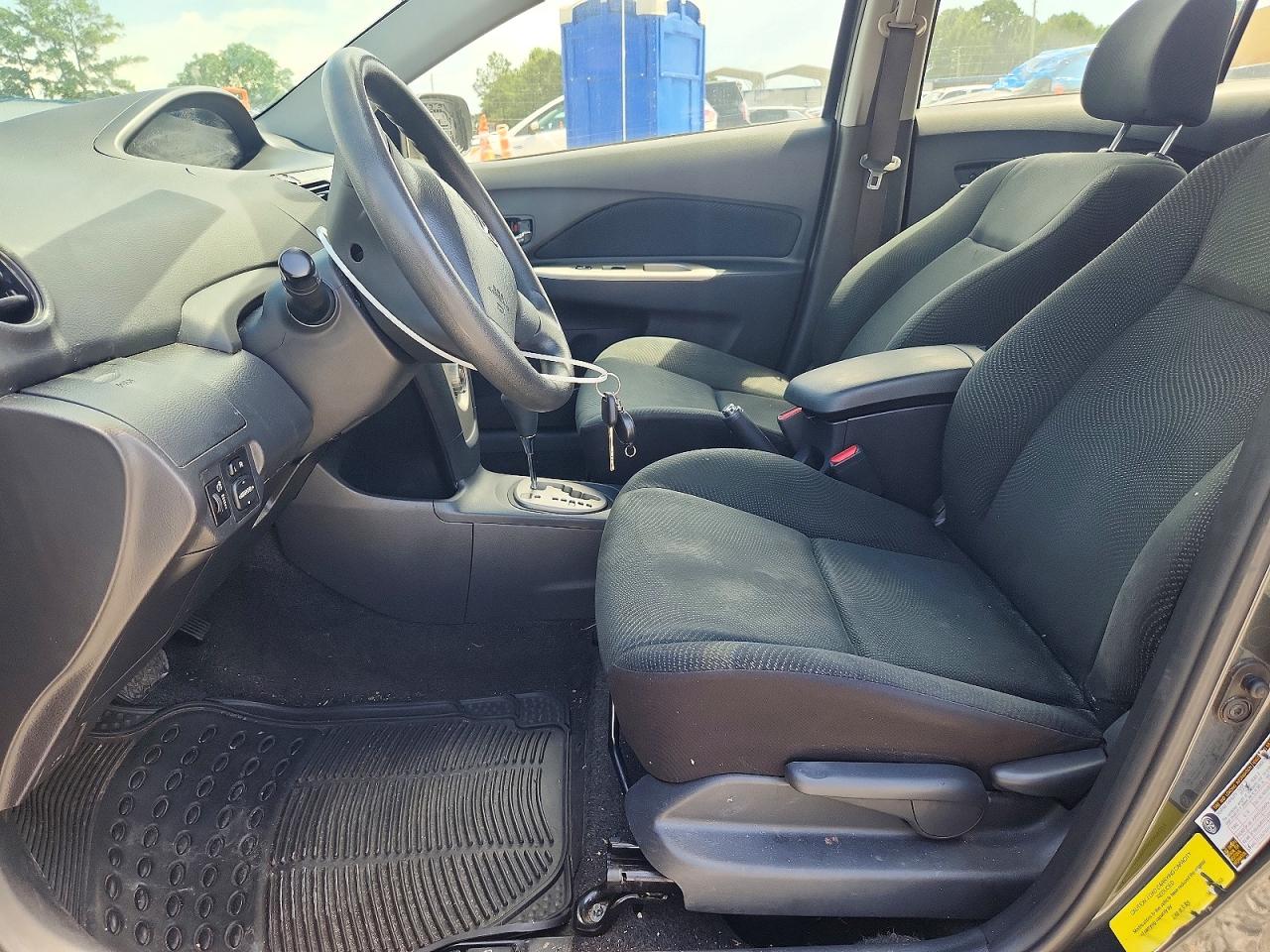 2010 Toyota Yaris Base Серый vin: JTDBT4K33A1352368