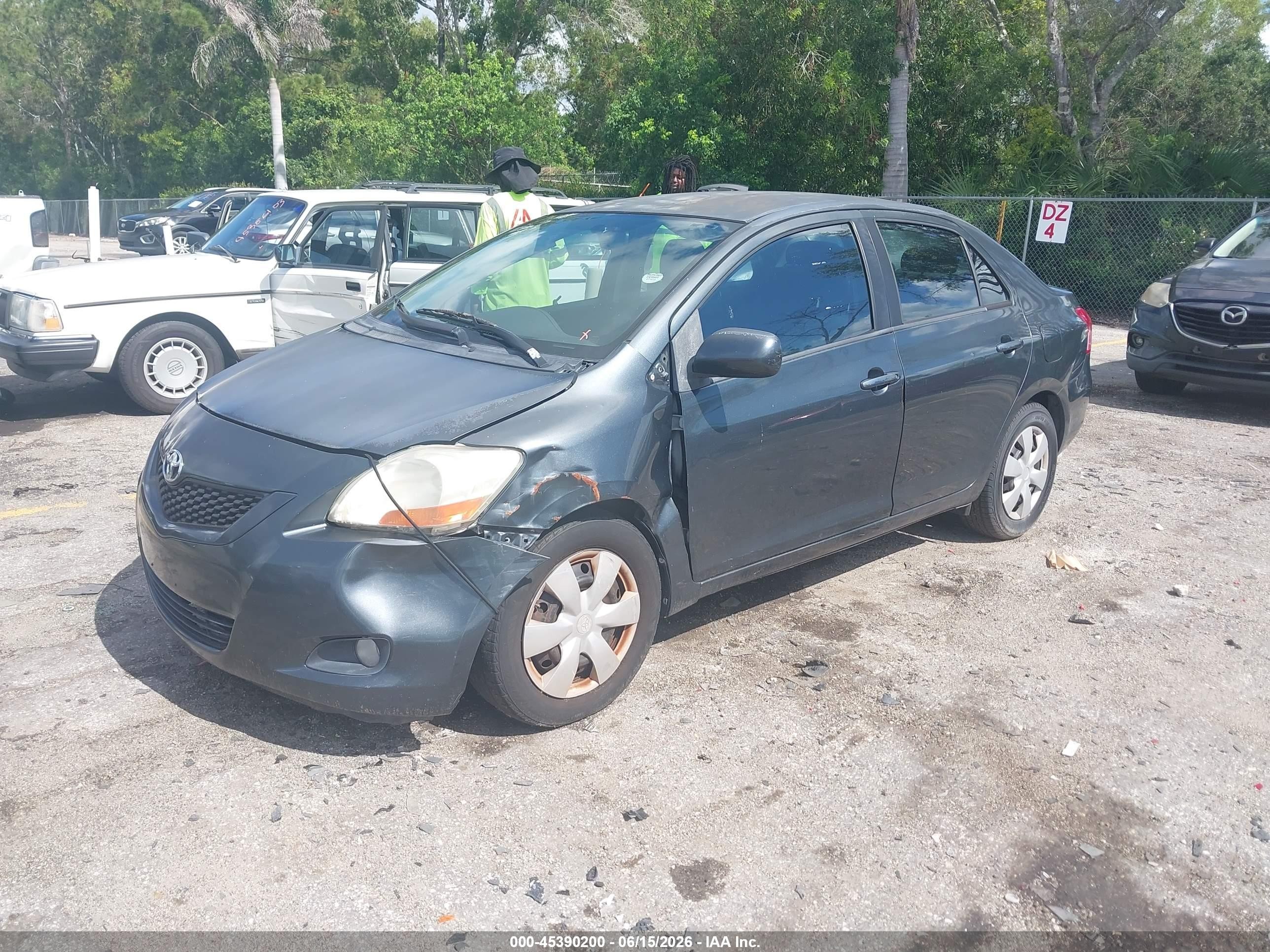 2010 Toyota Yaris Gray vin: JTDBT4K33A1357411