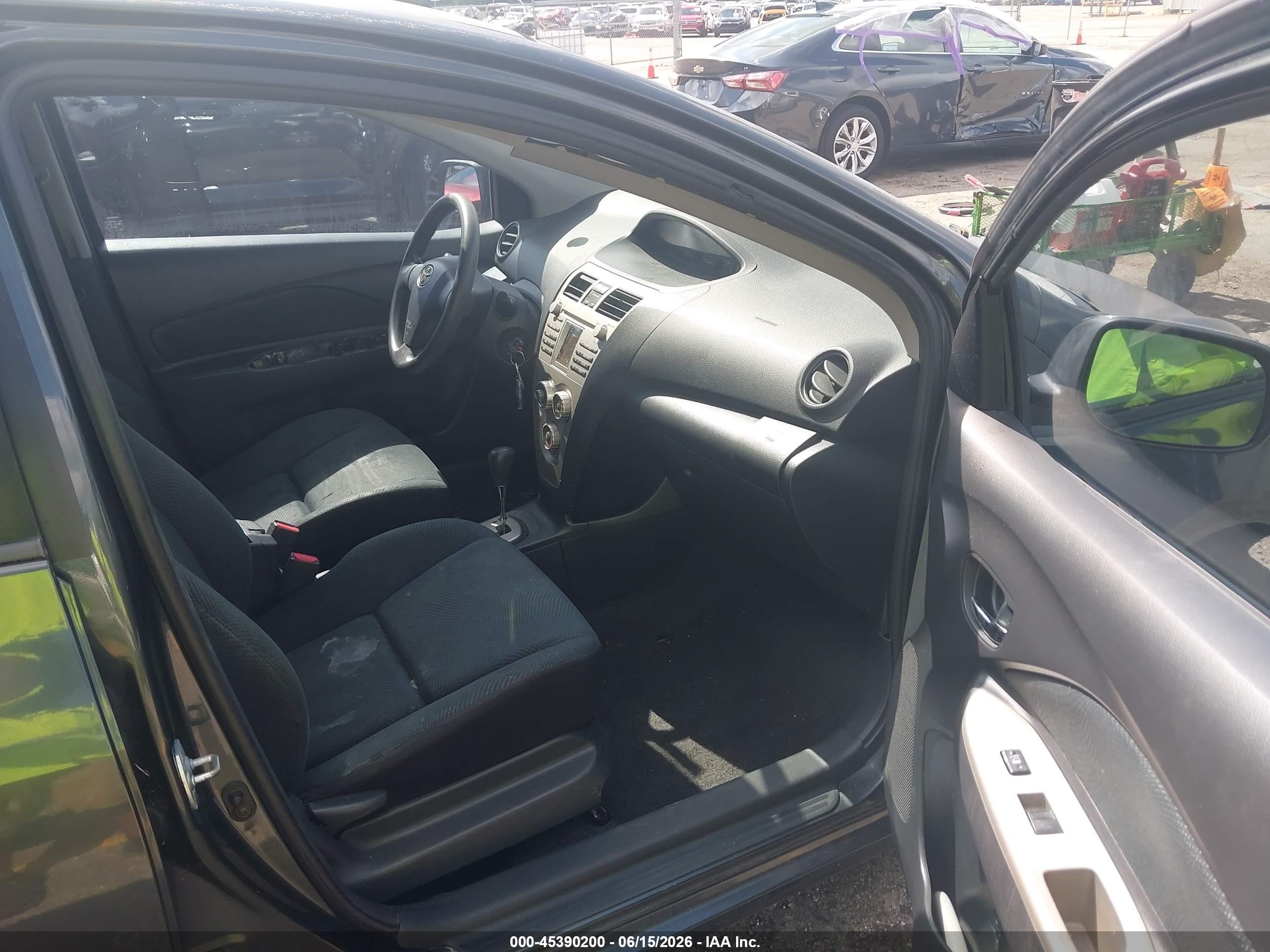 2010 Toyota Yaris Gray vin: JTDBT4K33A1357411