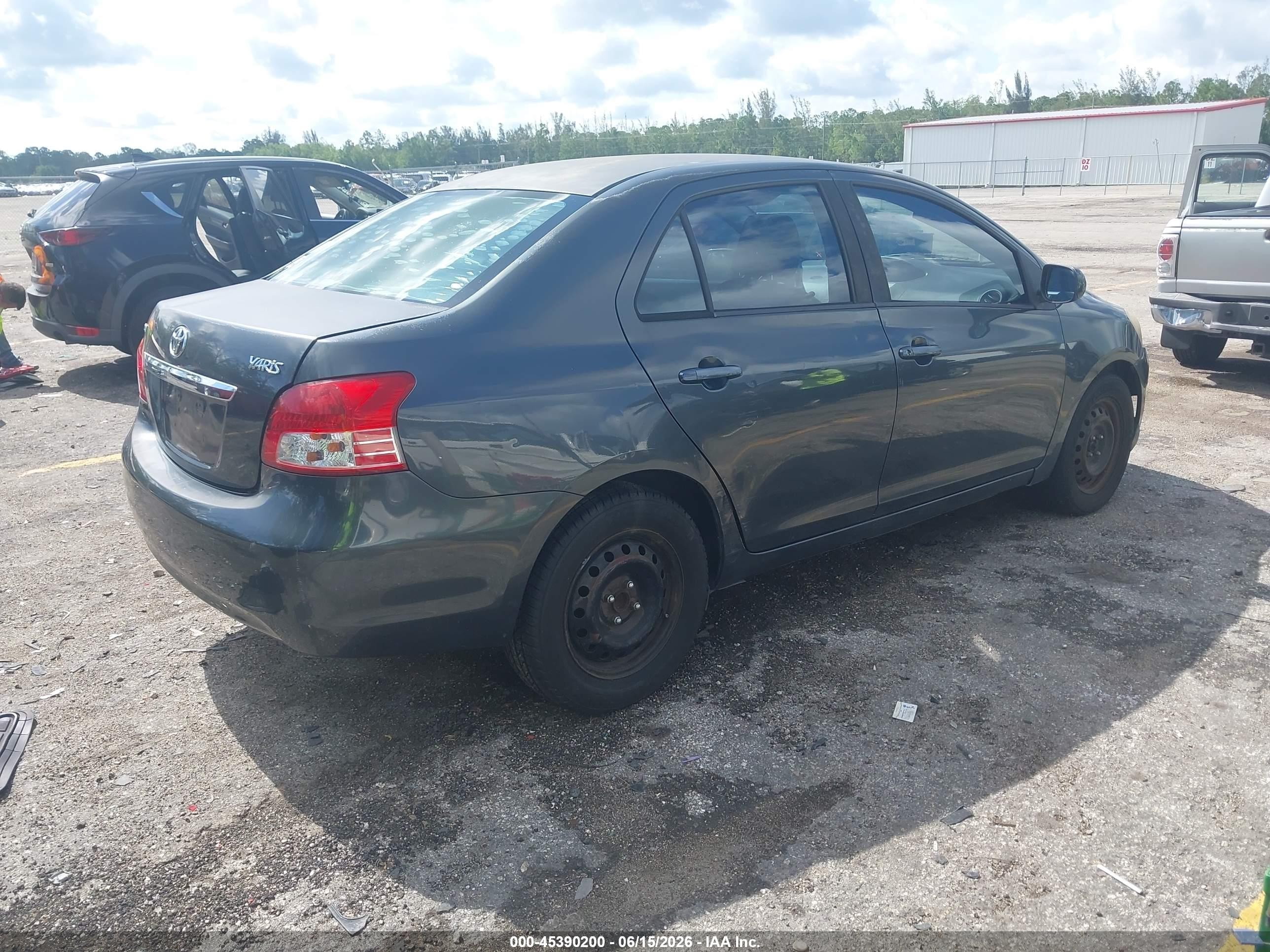 2010 Toyota Yaris Gray vin: JTDBT4K33A1357411