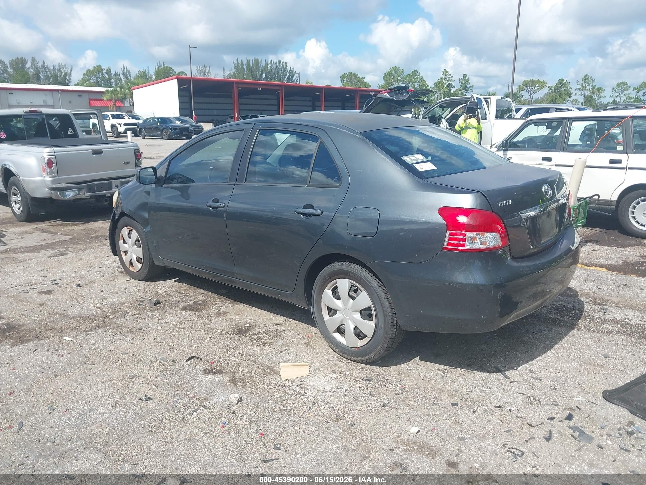 2010 Toyota Yaris Gray vin: JTDBT4K33A1357411