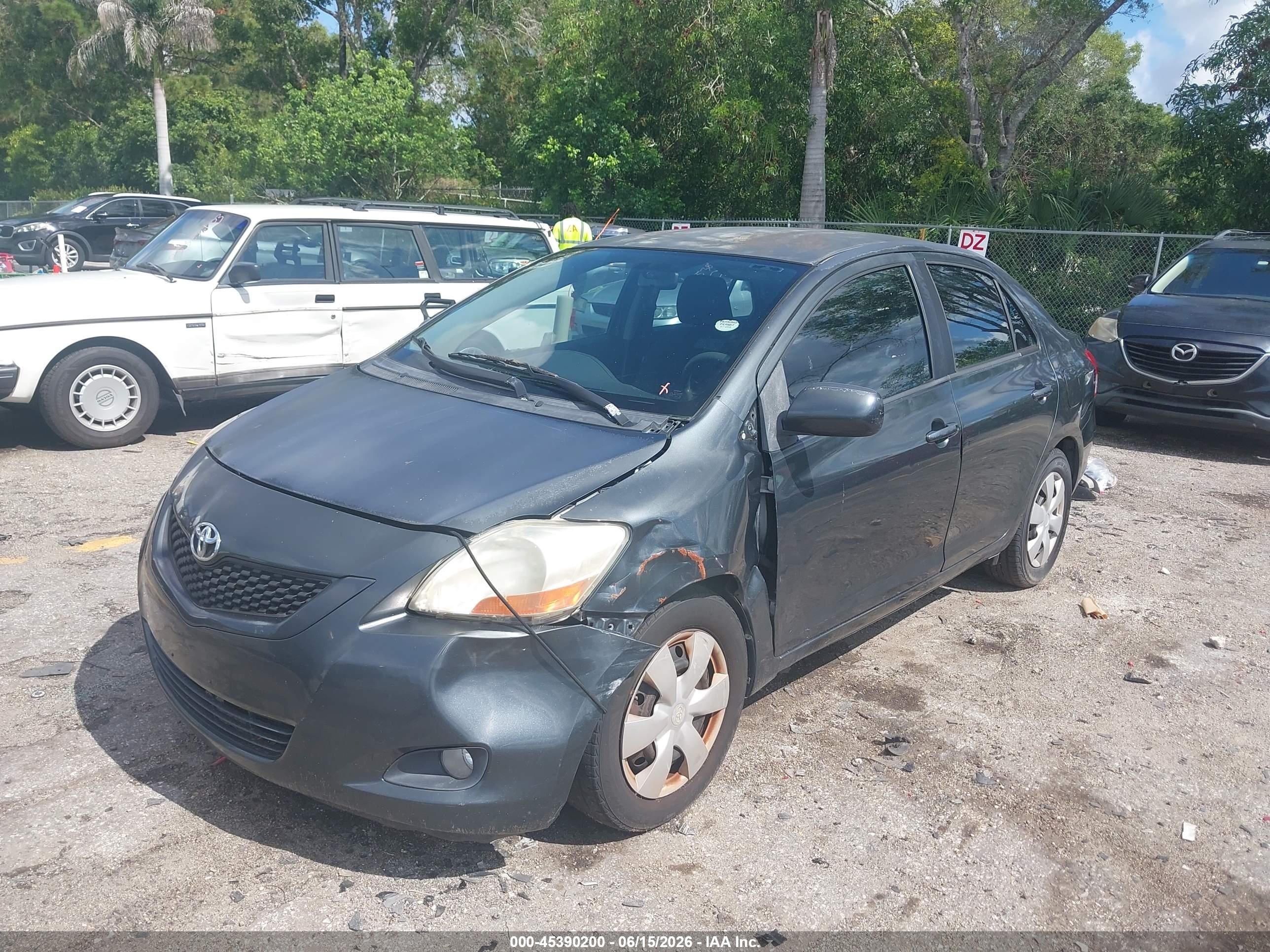 2010 Toyota Yaris Gray vin: JTDBT4K33A1357411