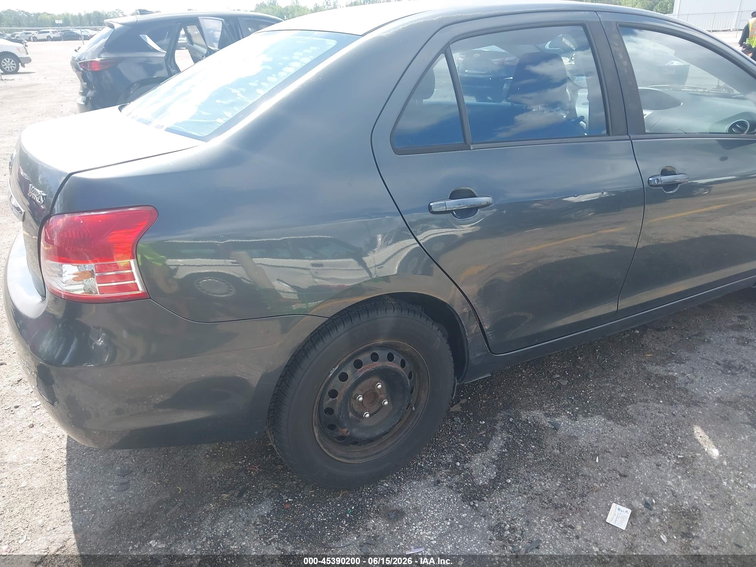 2010 Toyota Yaris Gray vin: JTDBT4K33A1357411