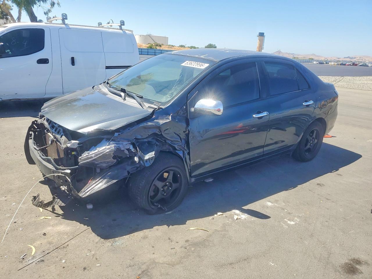 2010 Toyota Yaris Base Угольный vin: JTDBT4K33A1360986