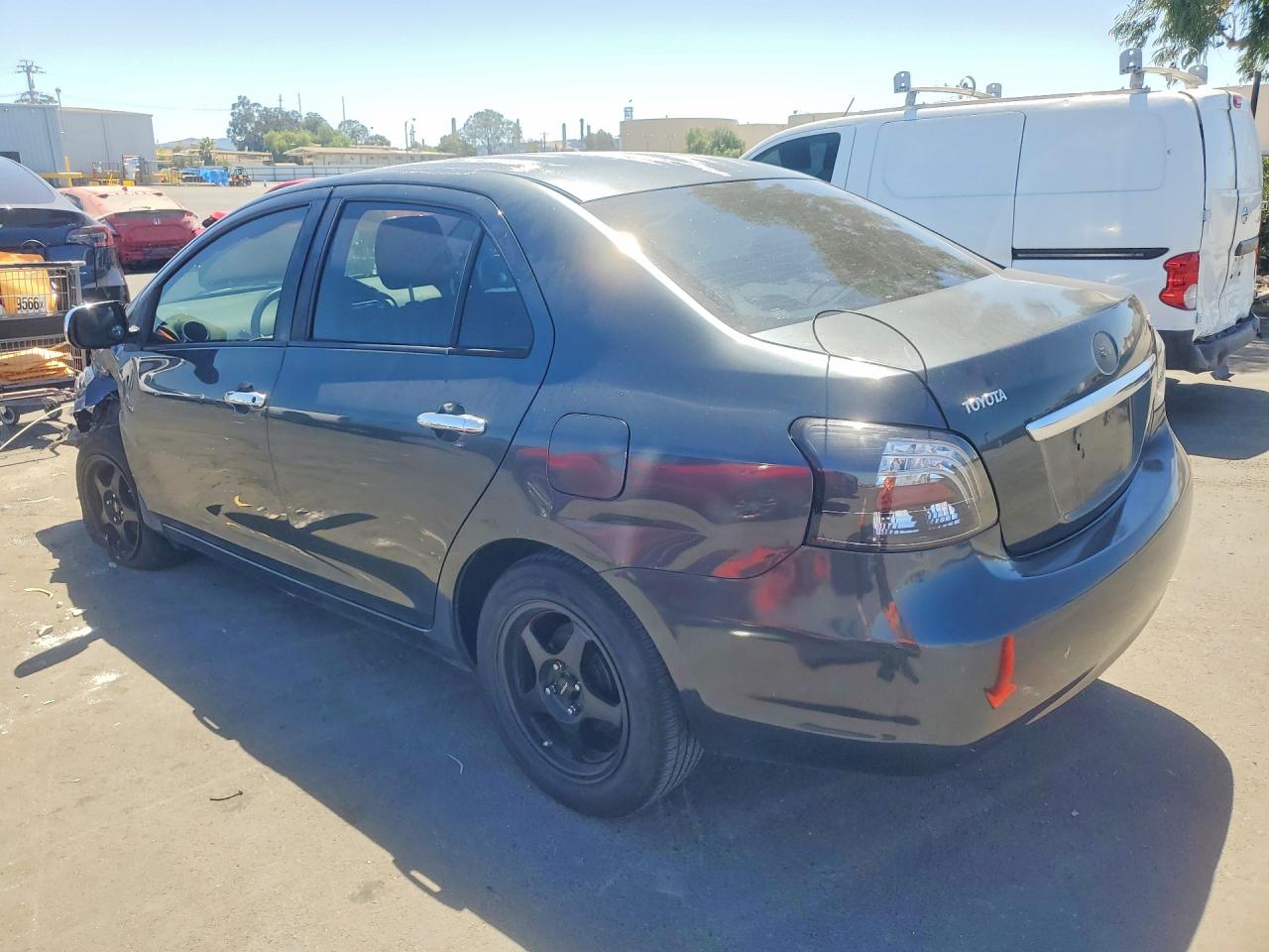 2010 Toyota Yaris Base Угольный vin: JTDBT4K33A1360986