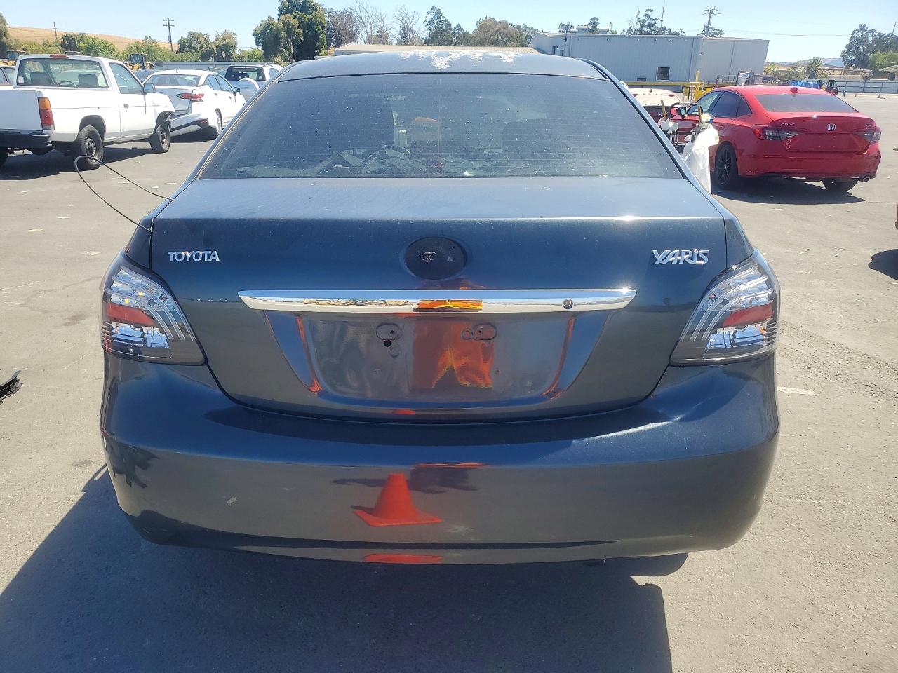2010 Toyota Yaris Base Угольный vin: JTDBT4K33A1360986