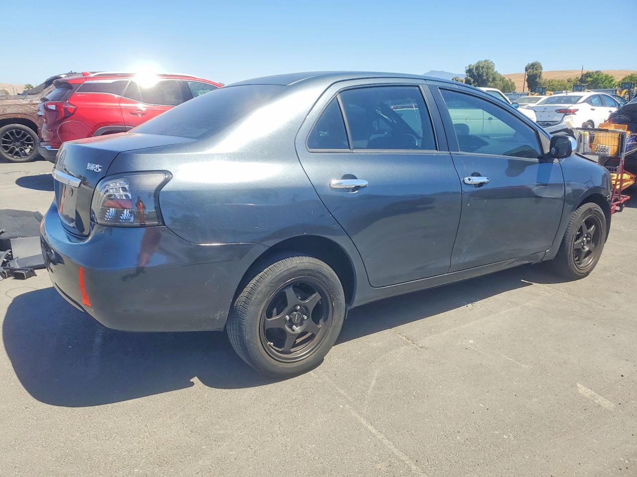 2010 Toyota Yaris Base Угольный vin: JTDBT4K33A1360986