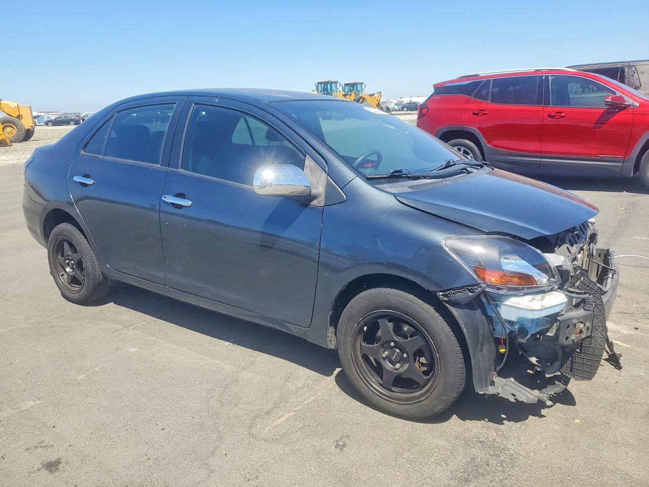 2010 Toyota Yaris Base Угольный vin: JTDBT4K33A1360986