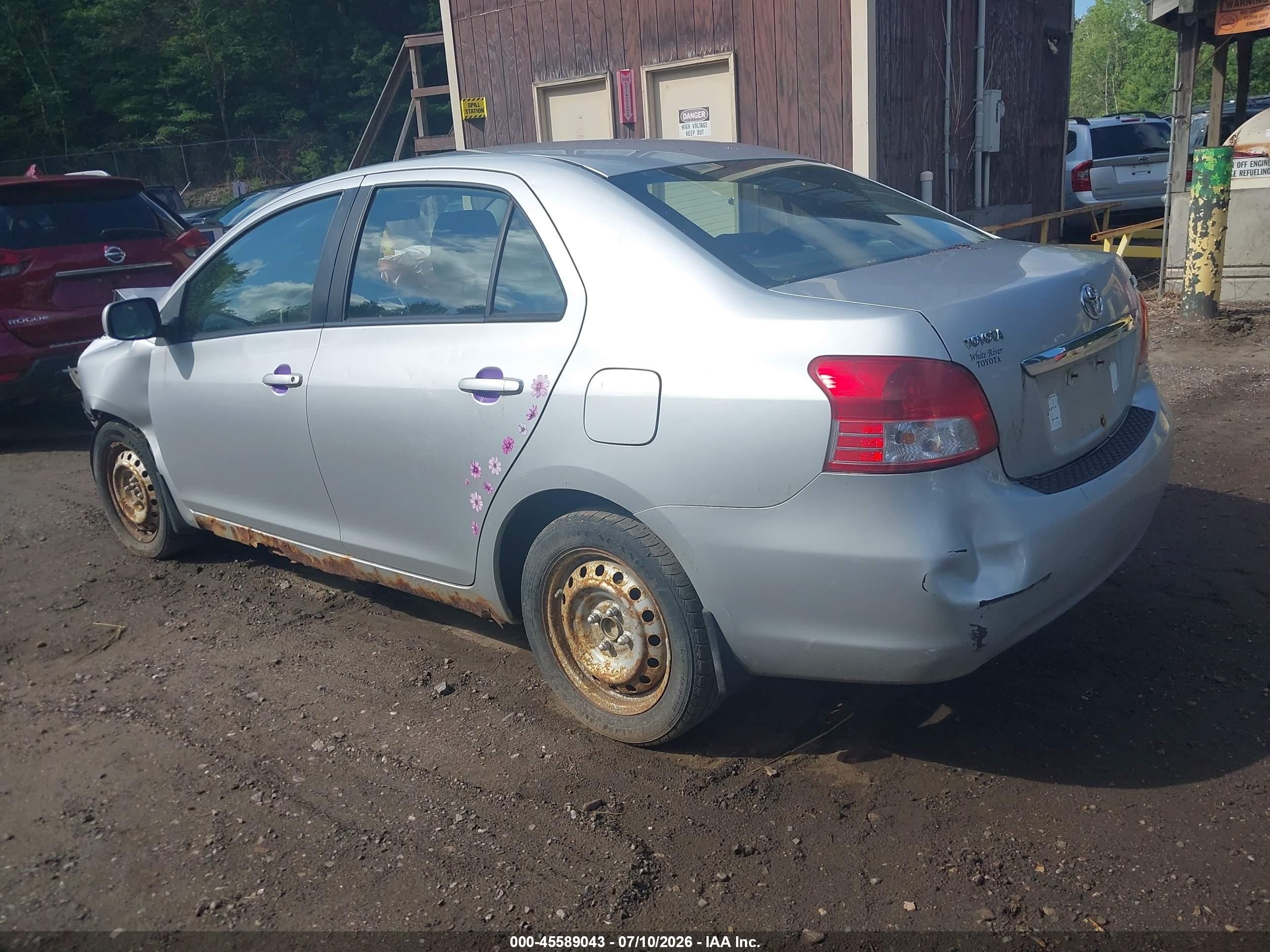 2010 Toyota Yaris   Silver vin: JTDBT4K33A1379229