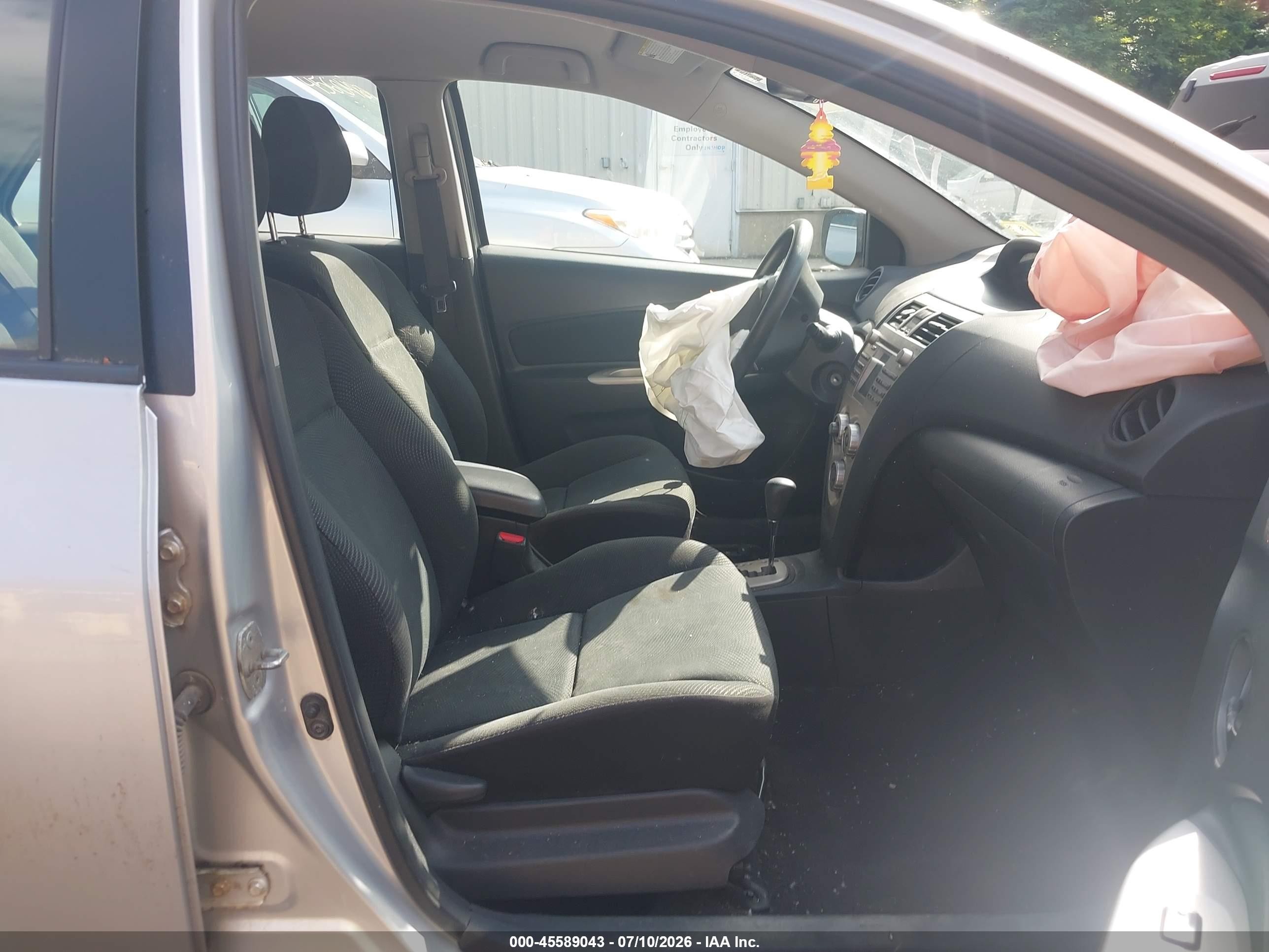 2010 Toyota Yaris   Silver vin: JTDBT4K33A1379229