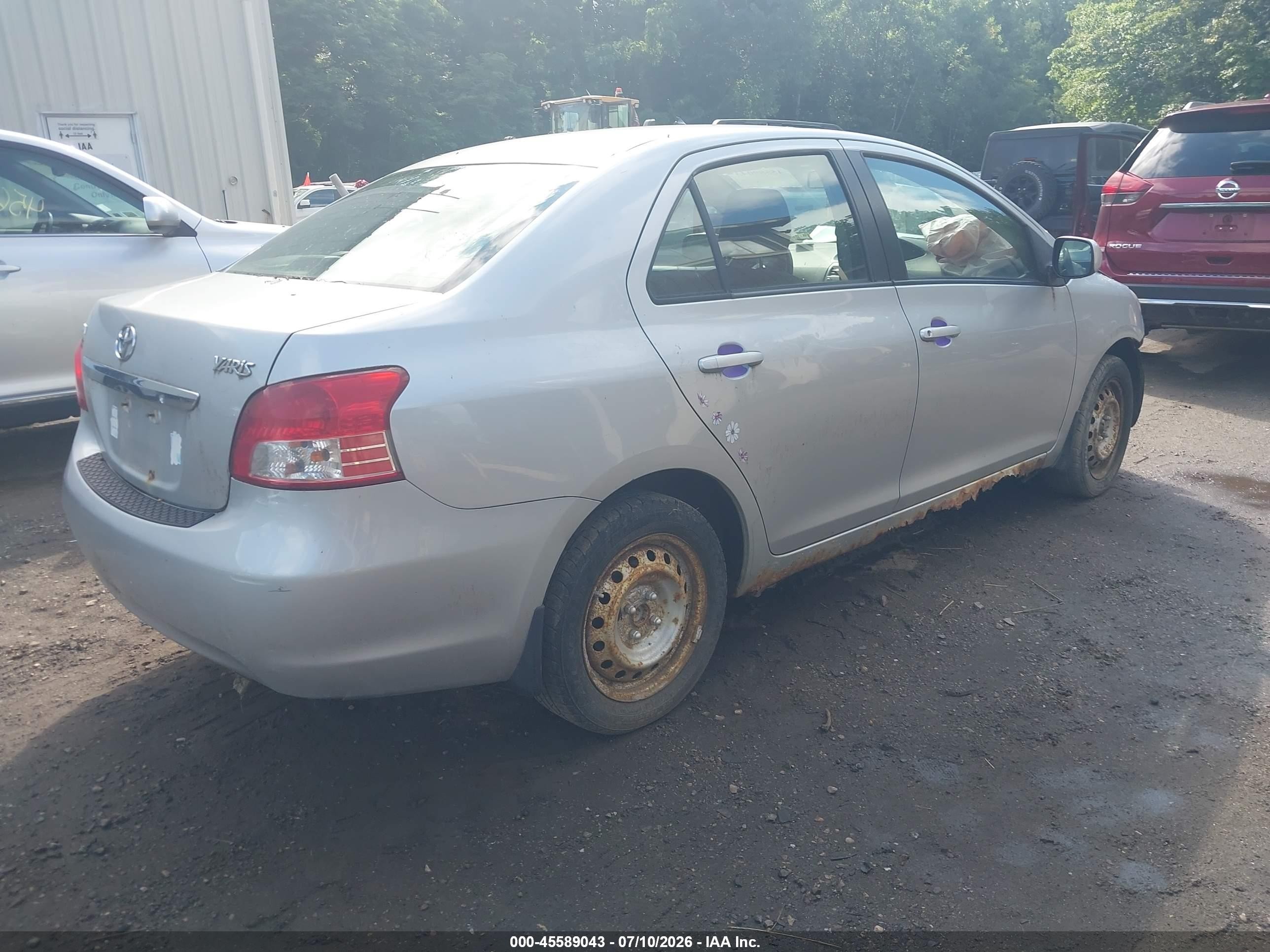 2010 Toyota Yaris   Silver vin: JTDBT4K33A1379229