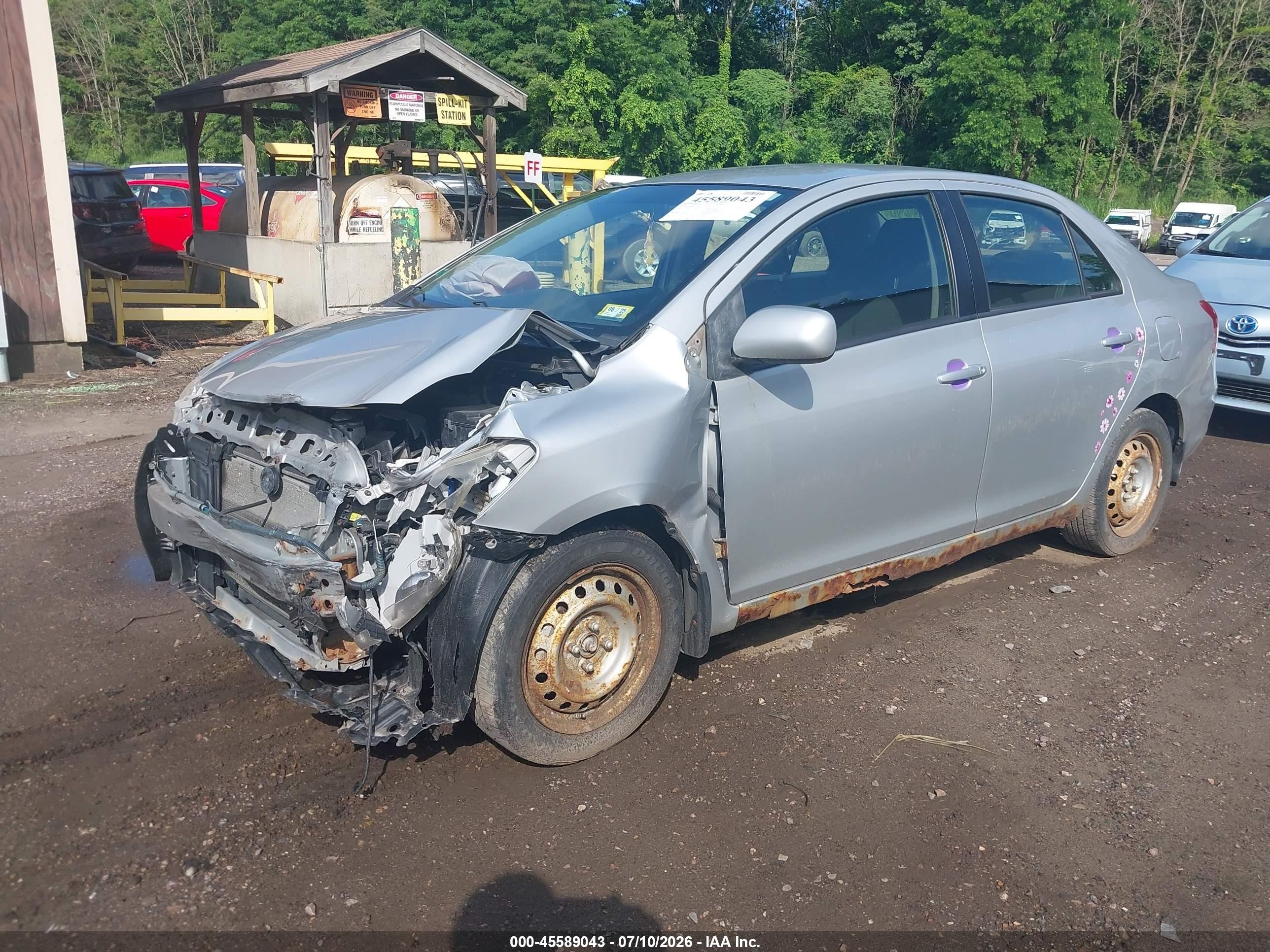 2010 Toyota Yaris   Silver vin: JTDBT4K33A1379229