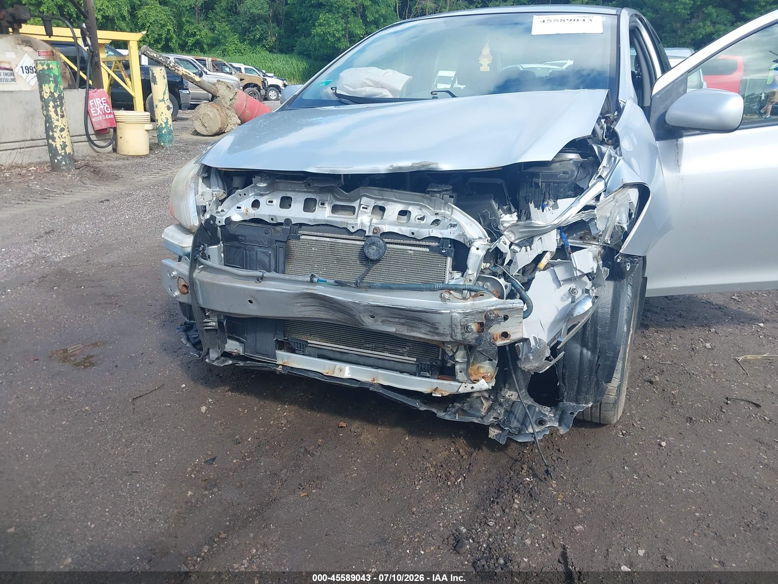 2010 Toyota Yaris   Silver vin: JTDBT4K33A1379229