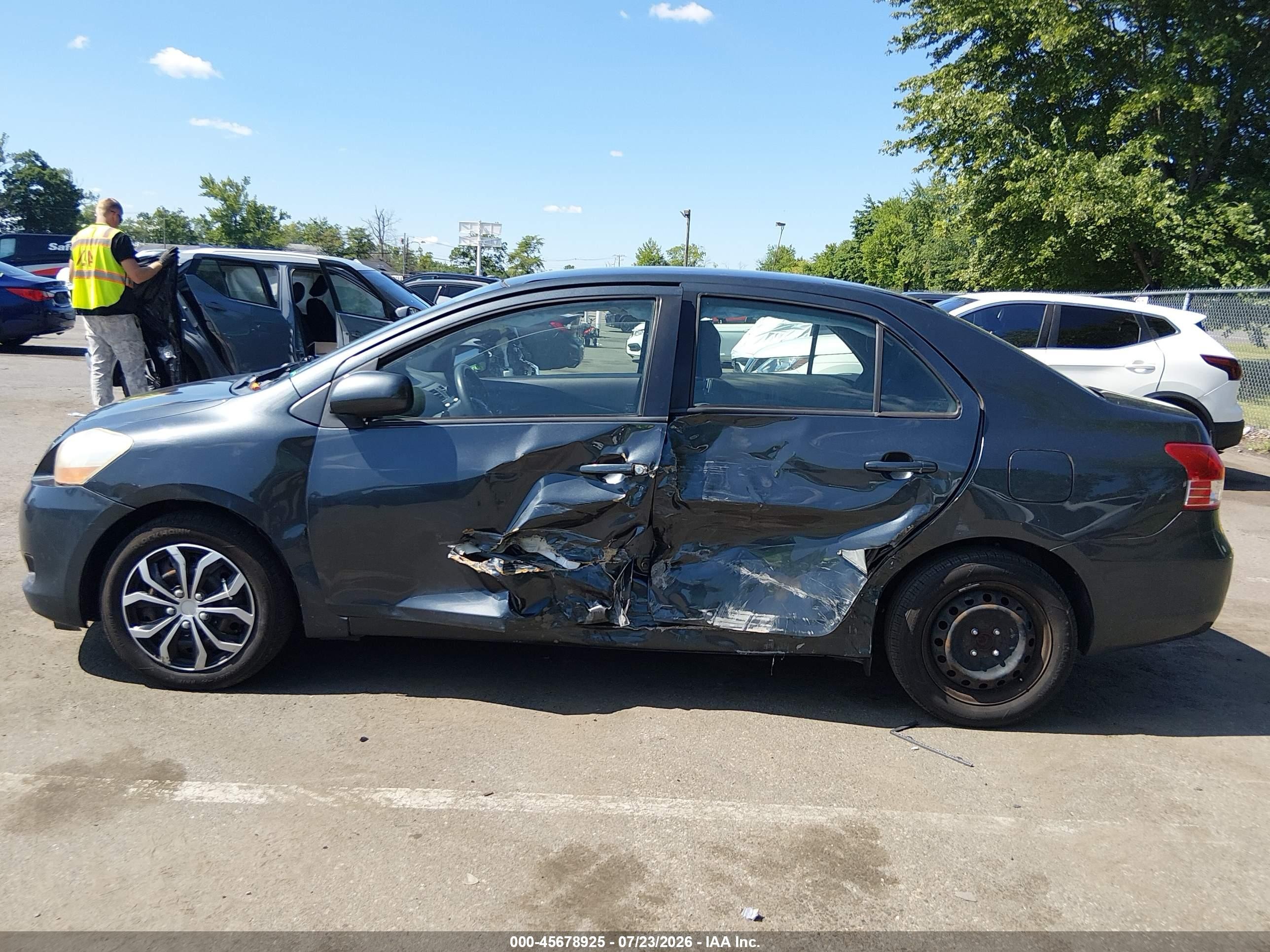 2010 Toyota Yaris   Gray vin: JTDBT4K33A4069371