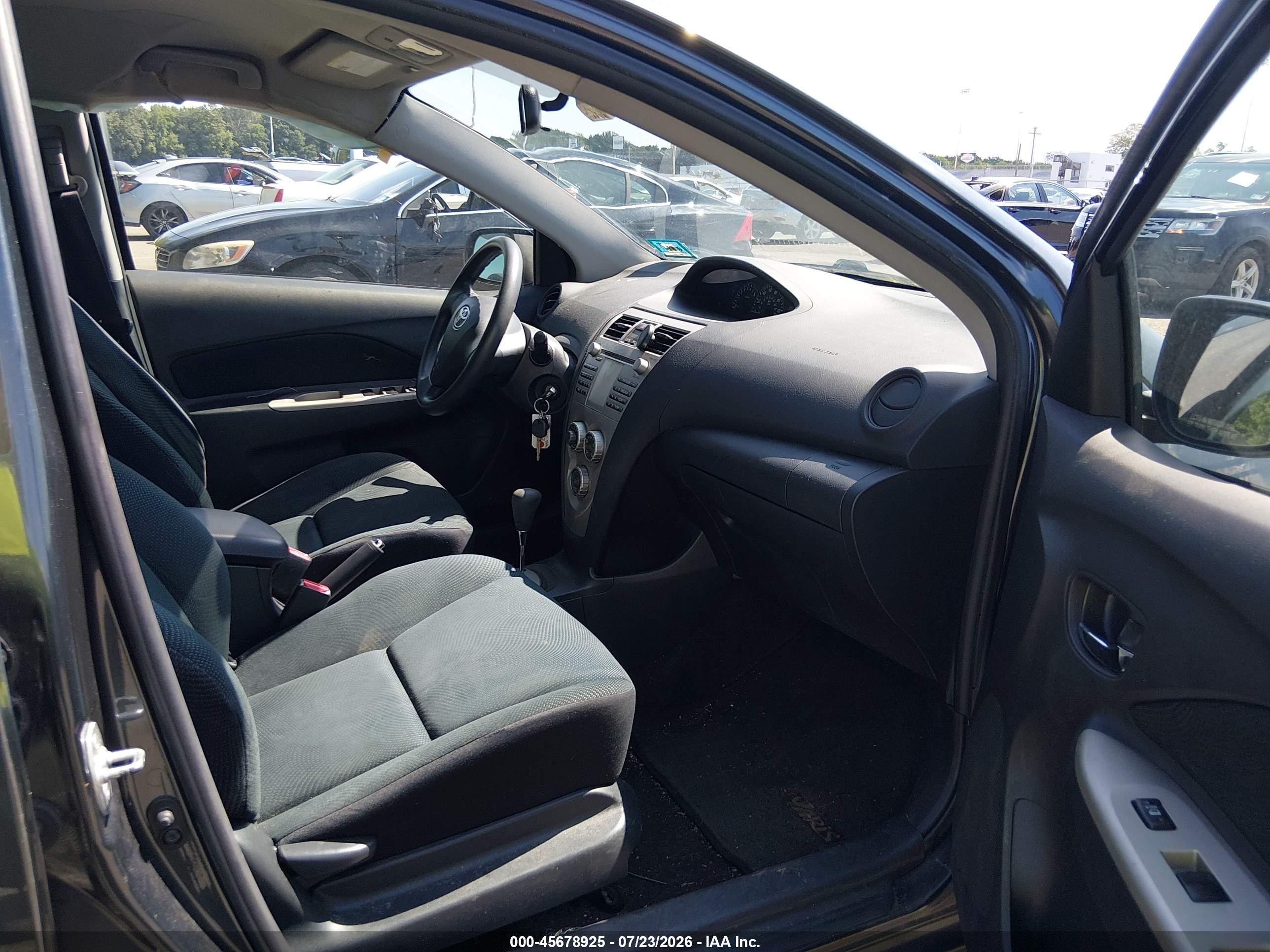 2010 Toyota Yaris   Gray vin: JTDBT4K33A4069371