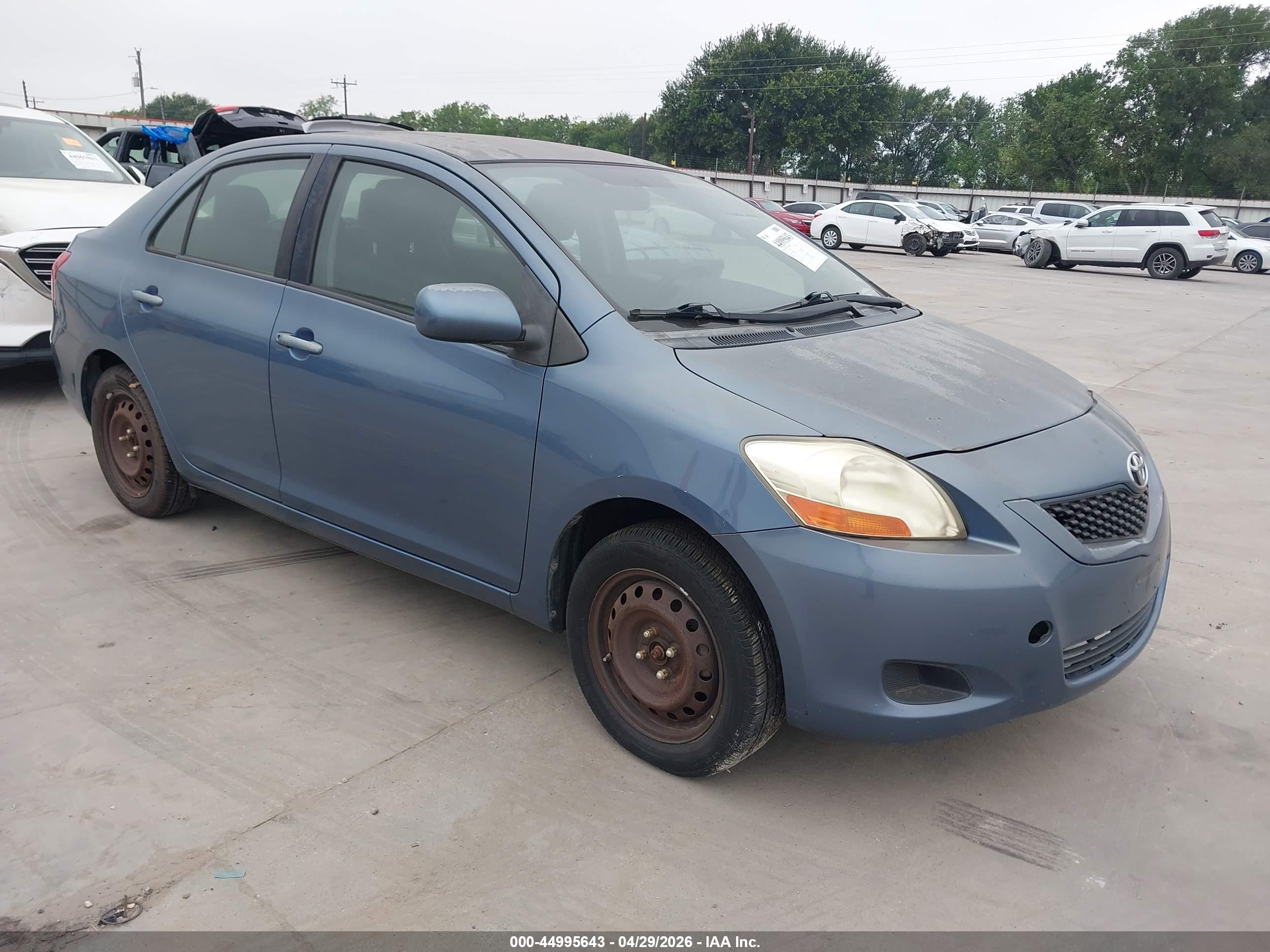 2011 Toyota Yaris   Blue vin: JTDBT4K33B4084048