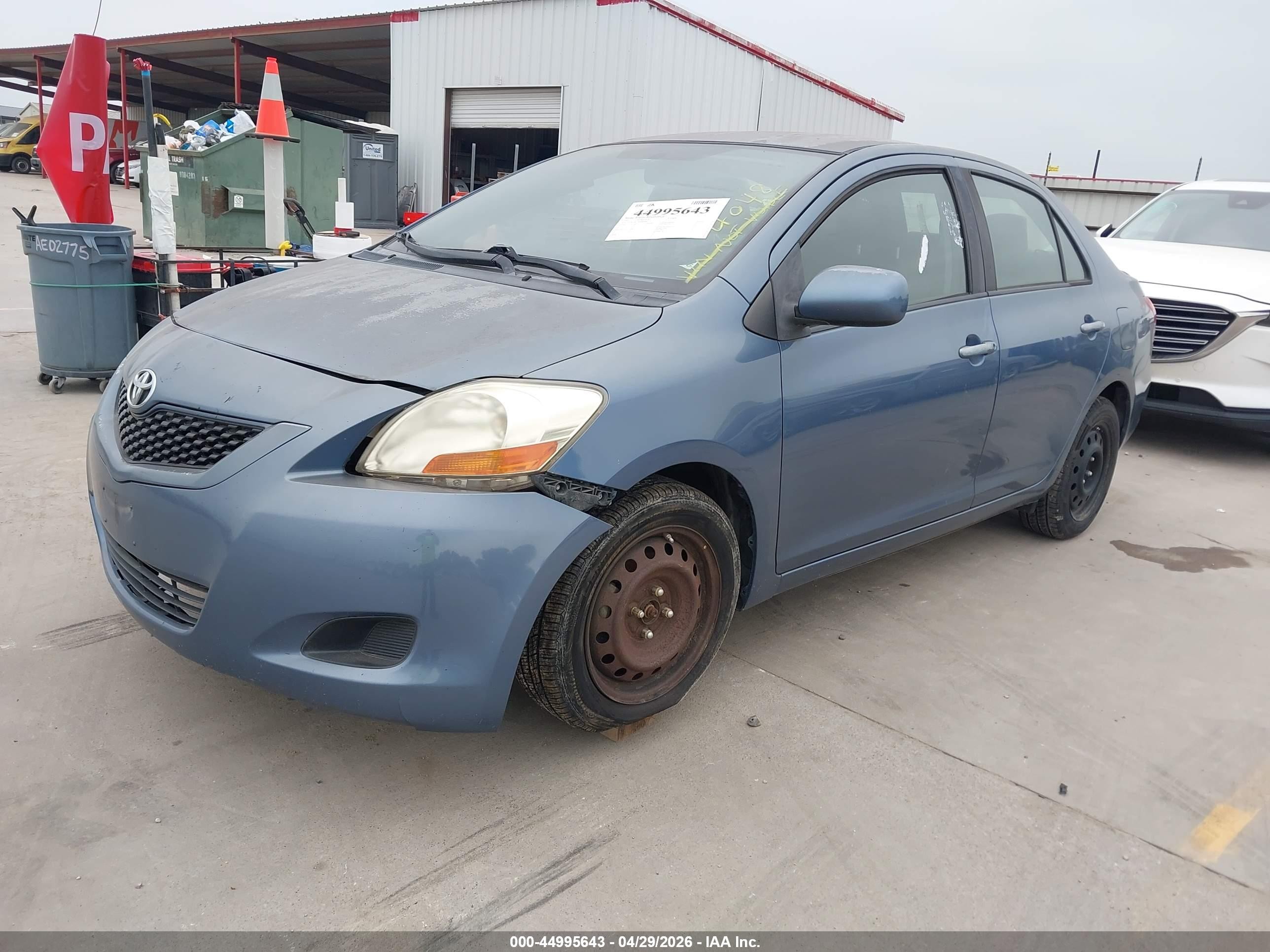 2011 Toyota Yaris   Blue vin: JTDBT4K33B4084048