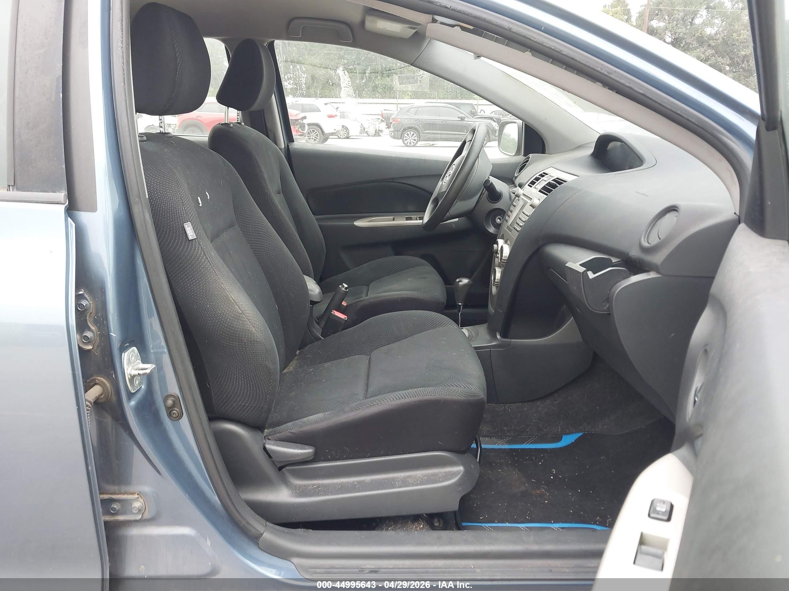 2011 Toyota Yaris   Blue vin: JTDBT4K33B4084048