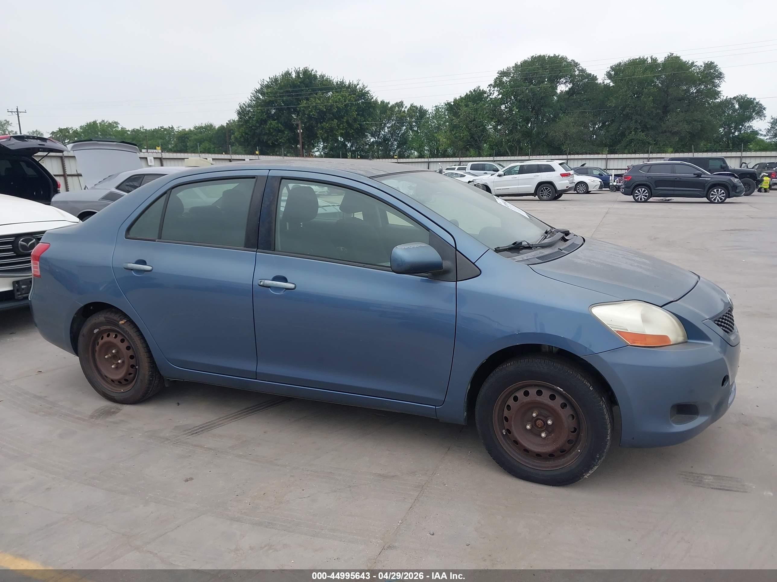 2011 Toyota Yaris   Blue vin: JTDBT4K33B4084048