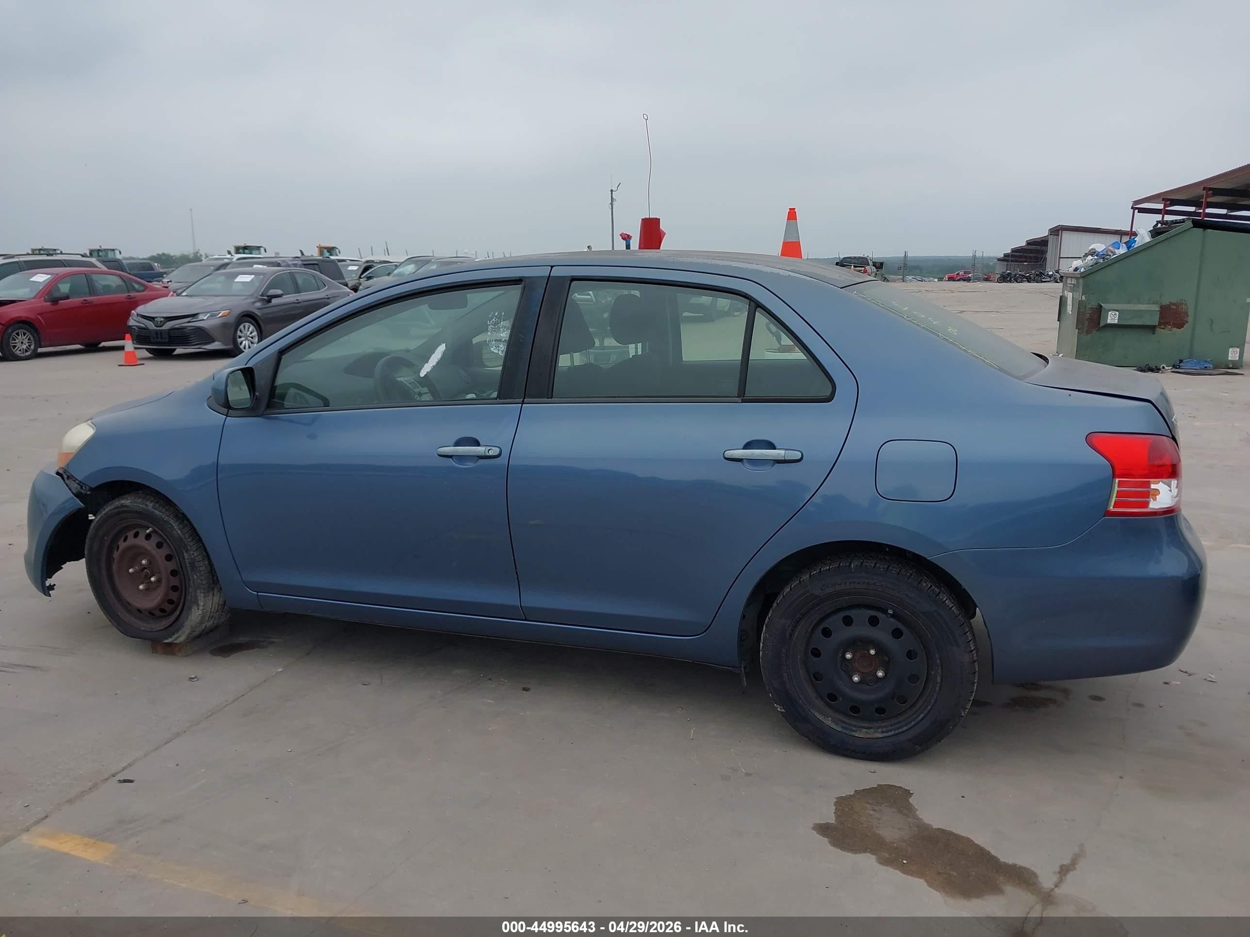 2011 Toyota Yaris   Blue vin: JTDBT4K33B4084048