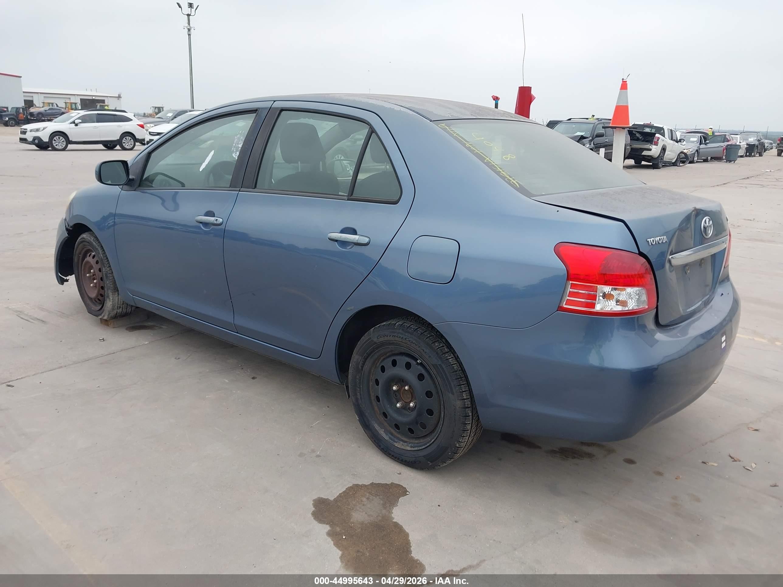 2011 Toyota Yaris   Blue vin: JTDBT4K33B4084048