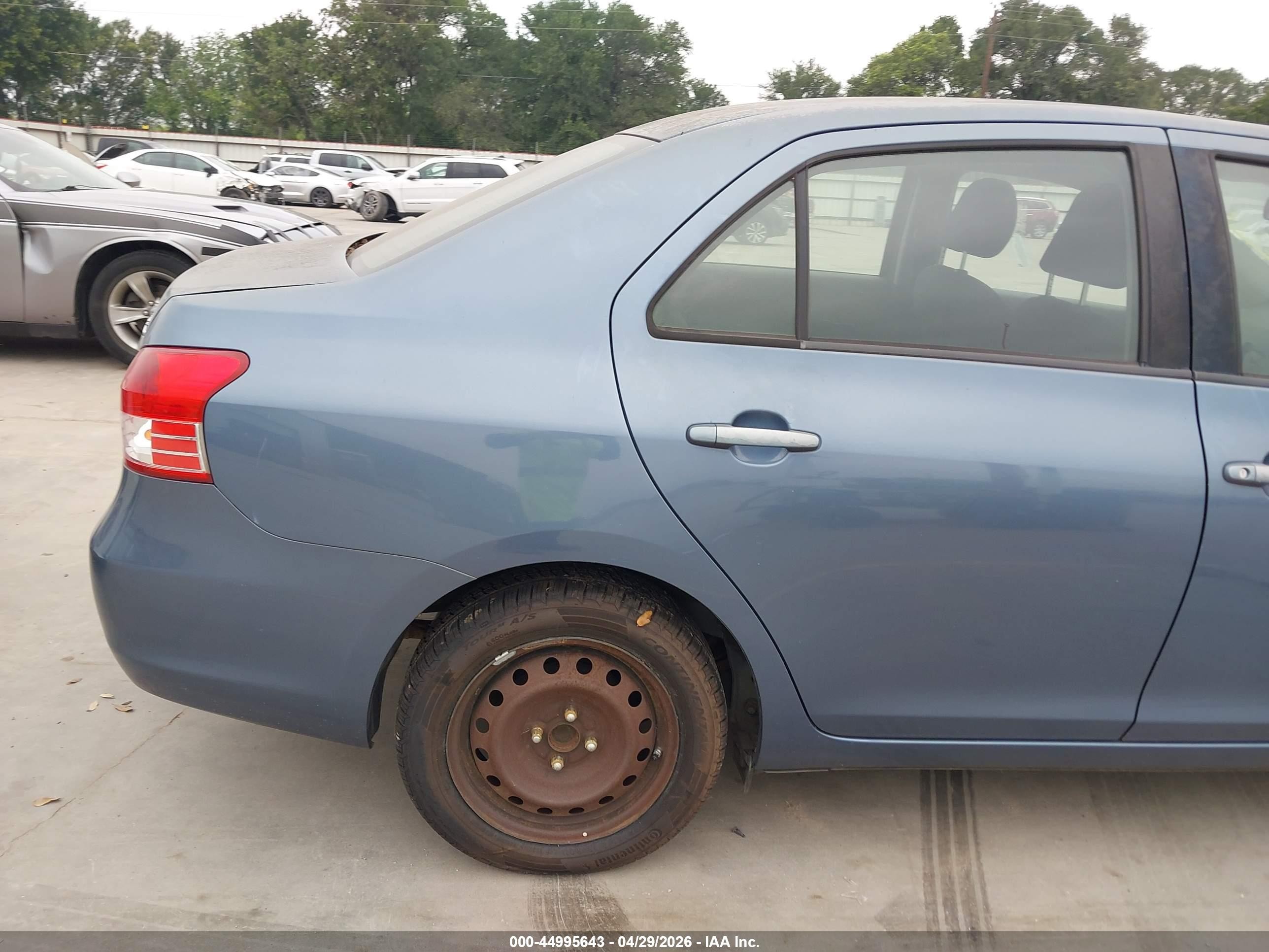 2011 Toyota Yaris   Blue vin: JTDBT4K33B4084048