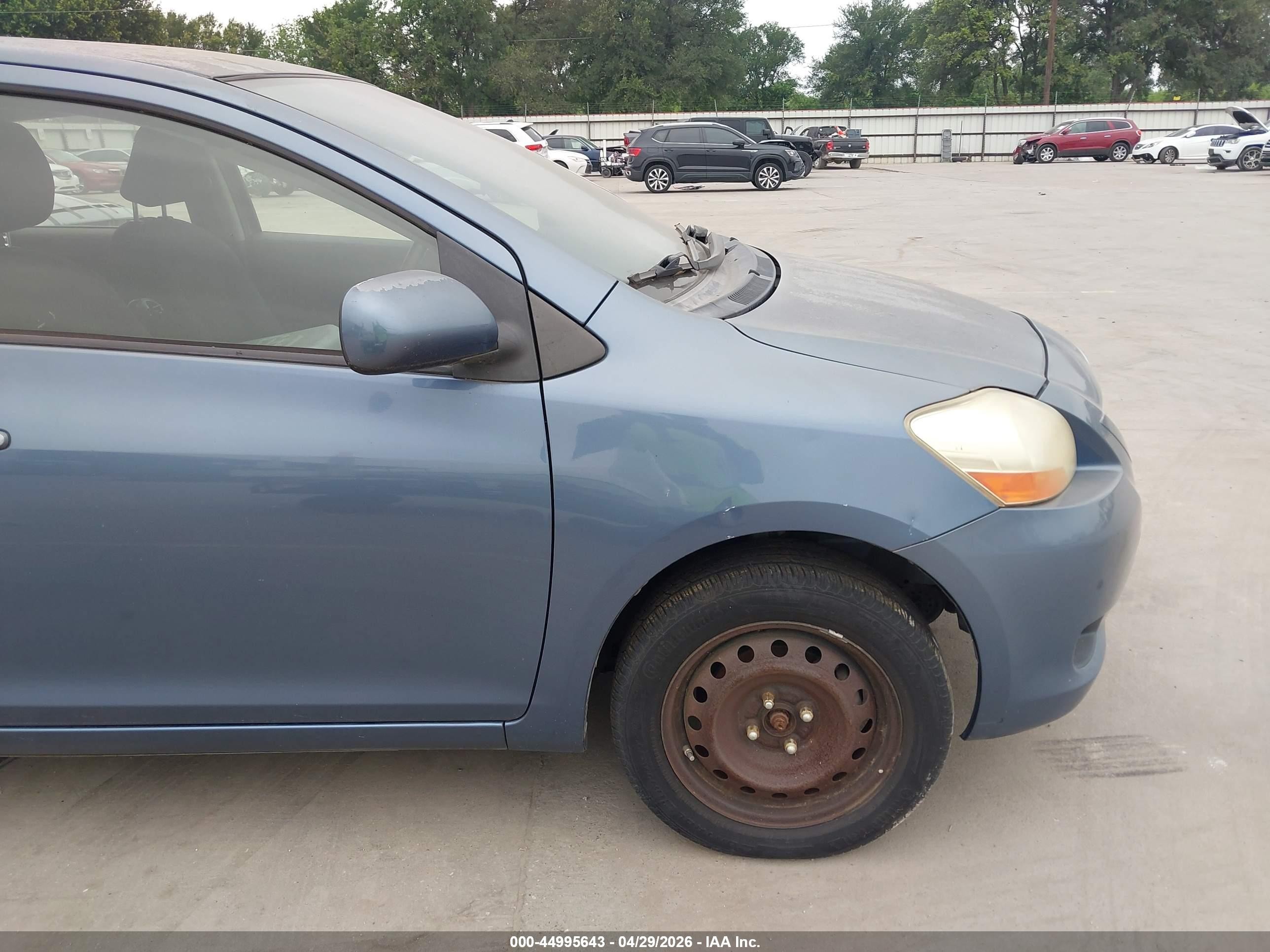 2011 Toyota Yaris   Blue vin: JTDBT4K33B4084048