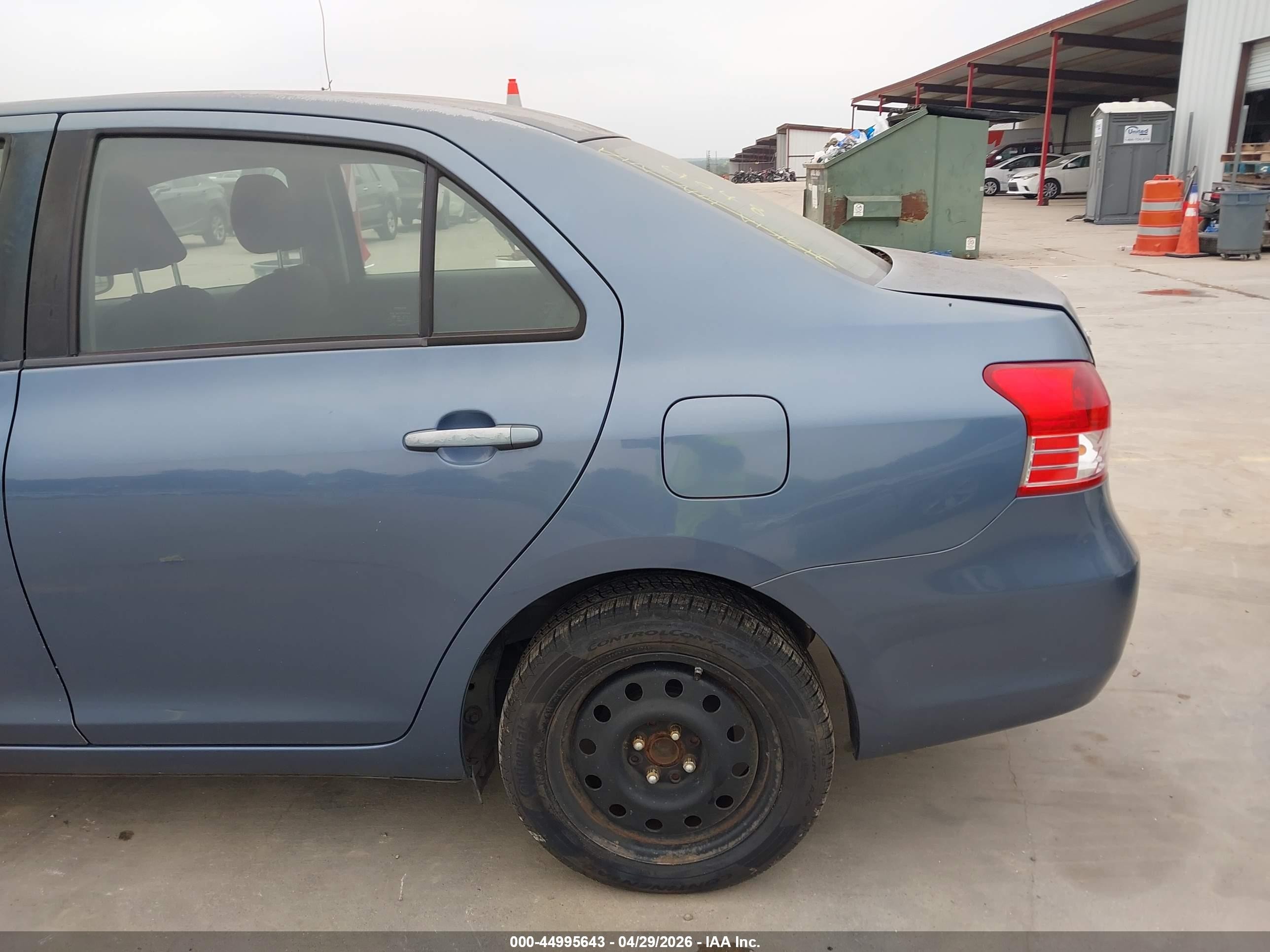 2011 Toyota Yaris   Blue vin: JTDBT4K33B4084048