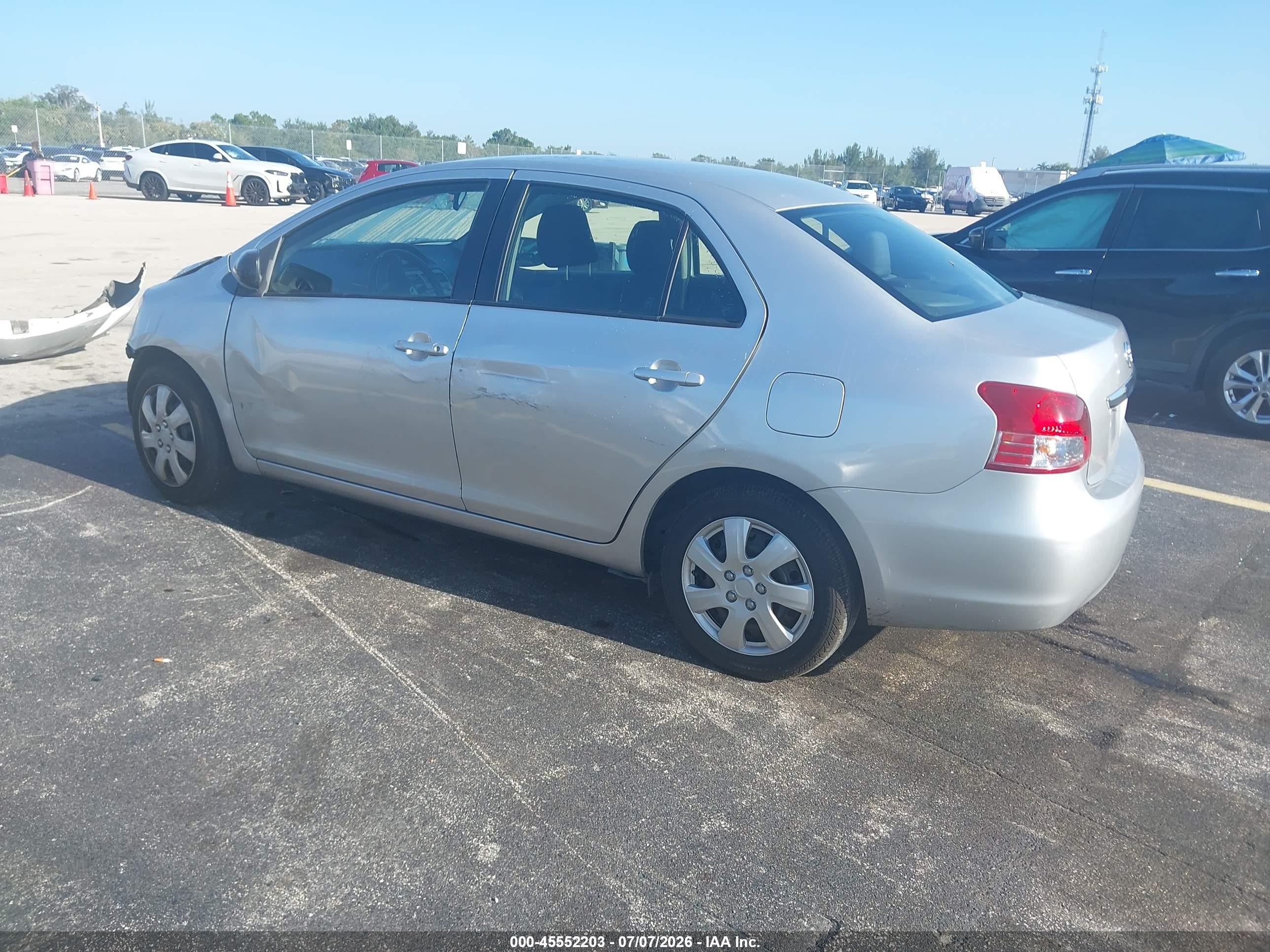 2012 Toyota Yaris   Серый vin: JTDBT4K33C1414483
