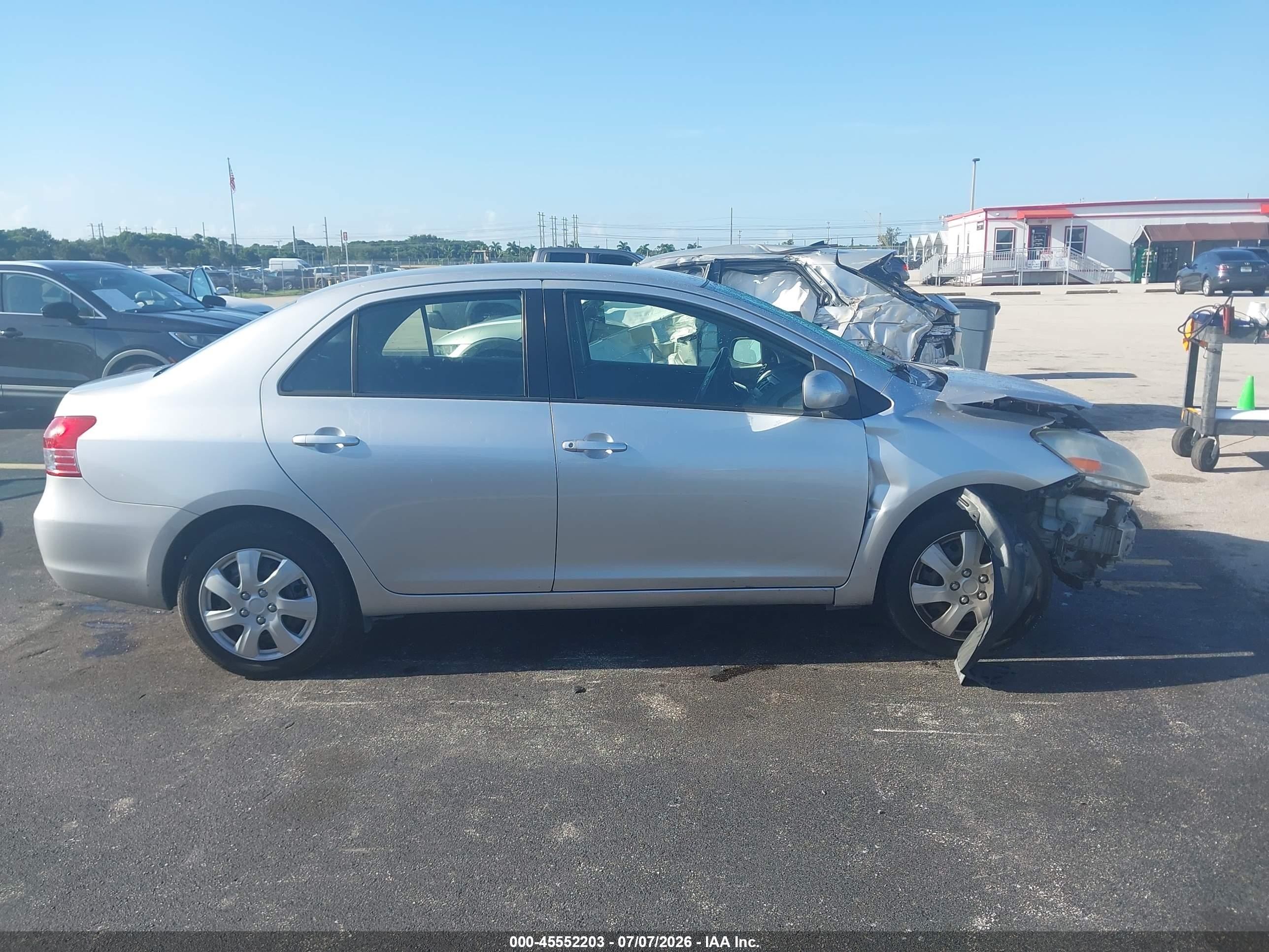 2012 Toyota Yaris   Серый vin: JTDBT4K33C1414483