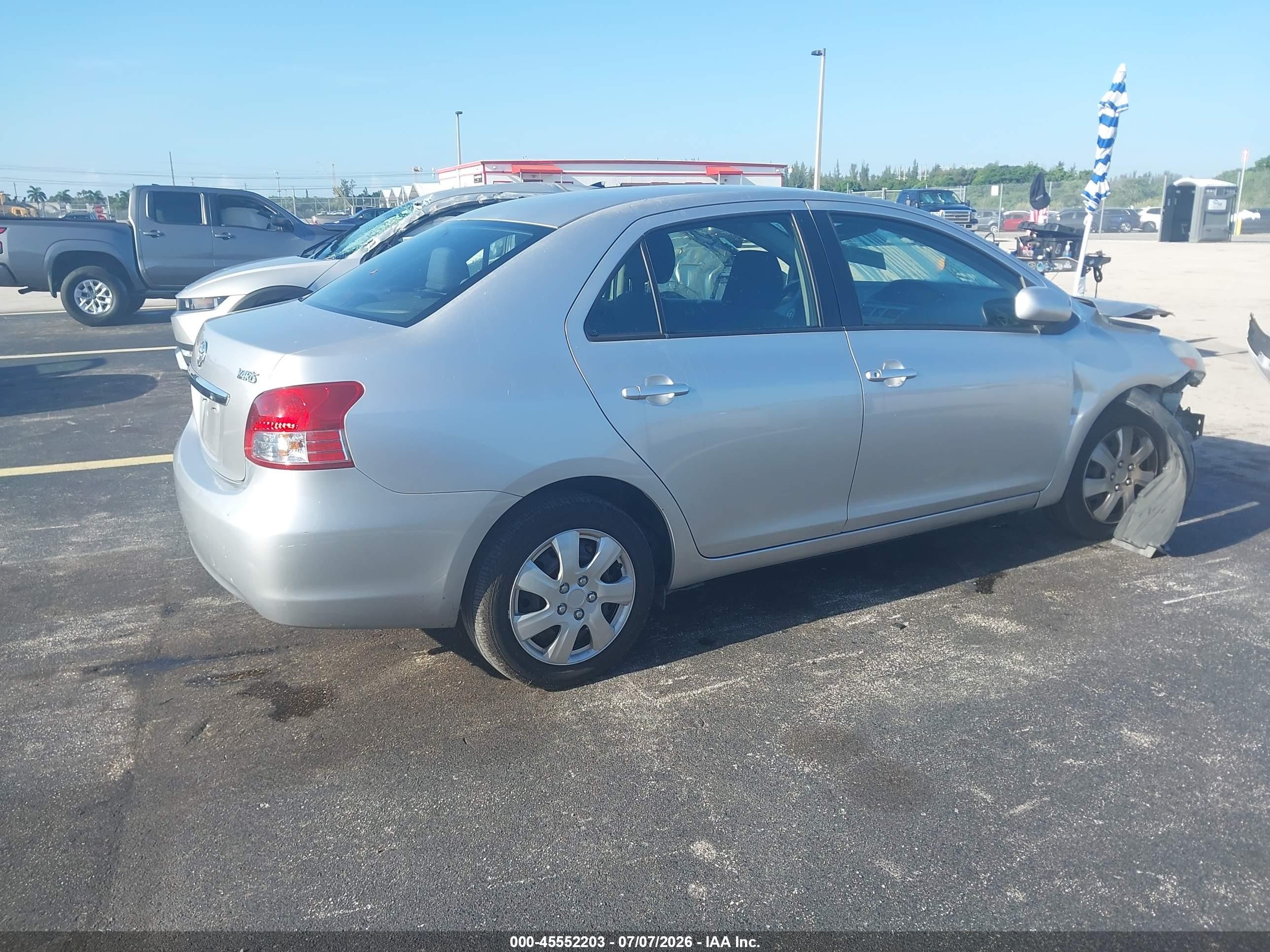 2012 Toyota Yaris   Серый vin: JTDBT4K33C1414483