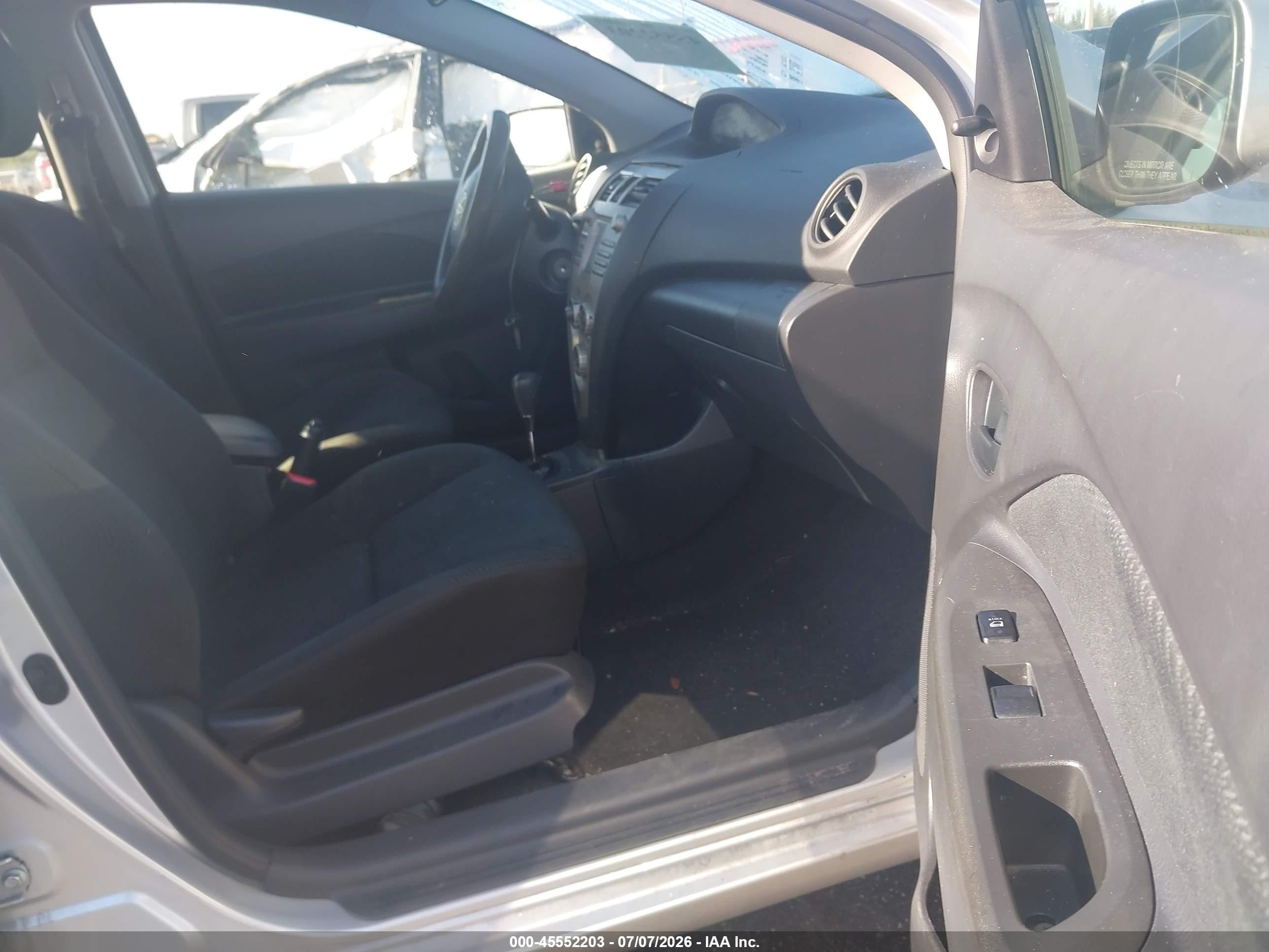 2012 Toyota Yaris   Серый vin: JTDBT4K33C1414483