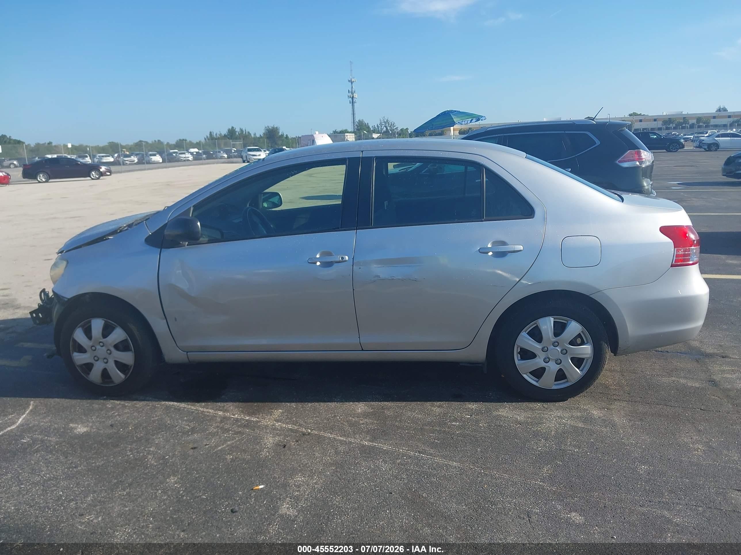 2012 Toyota Yaris   Серый vin: JTDBT4K33C1414483